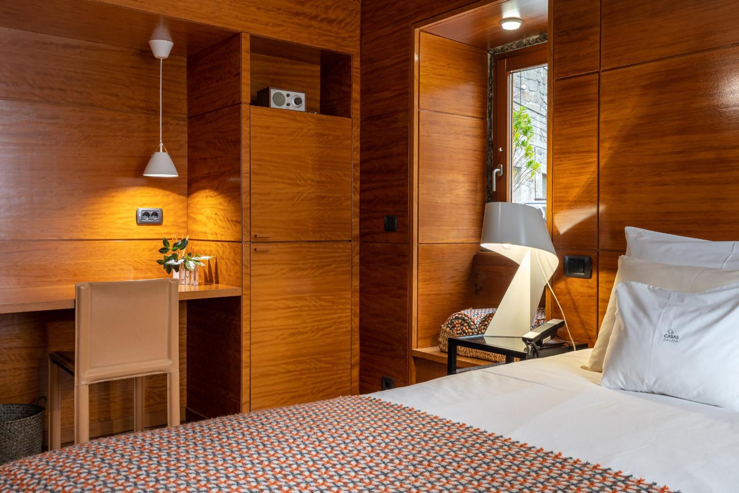 Suite with Pool View - Photo 8
