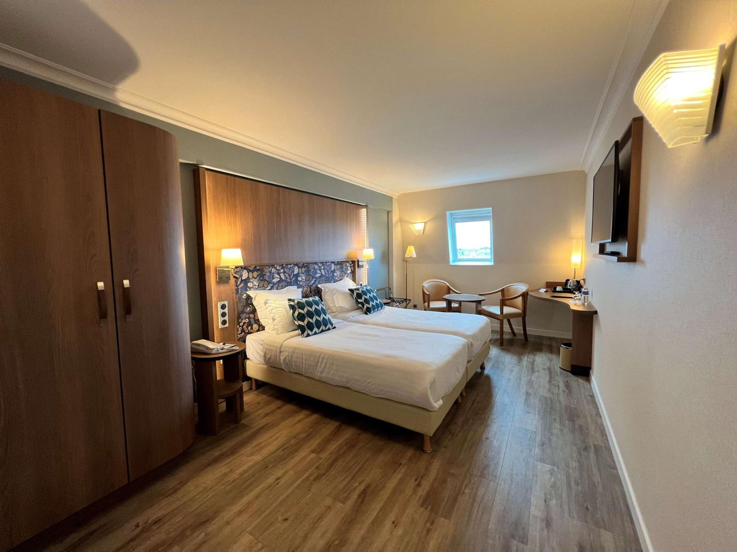 Standard Twin Room - Photo 1
