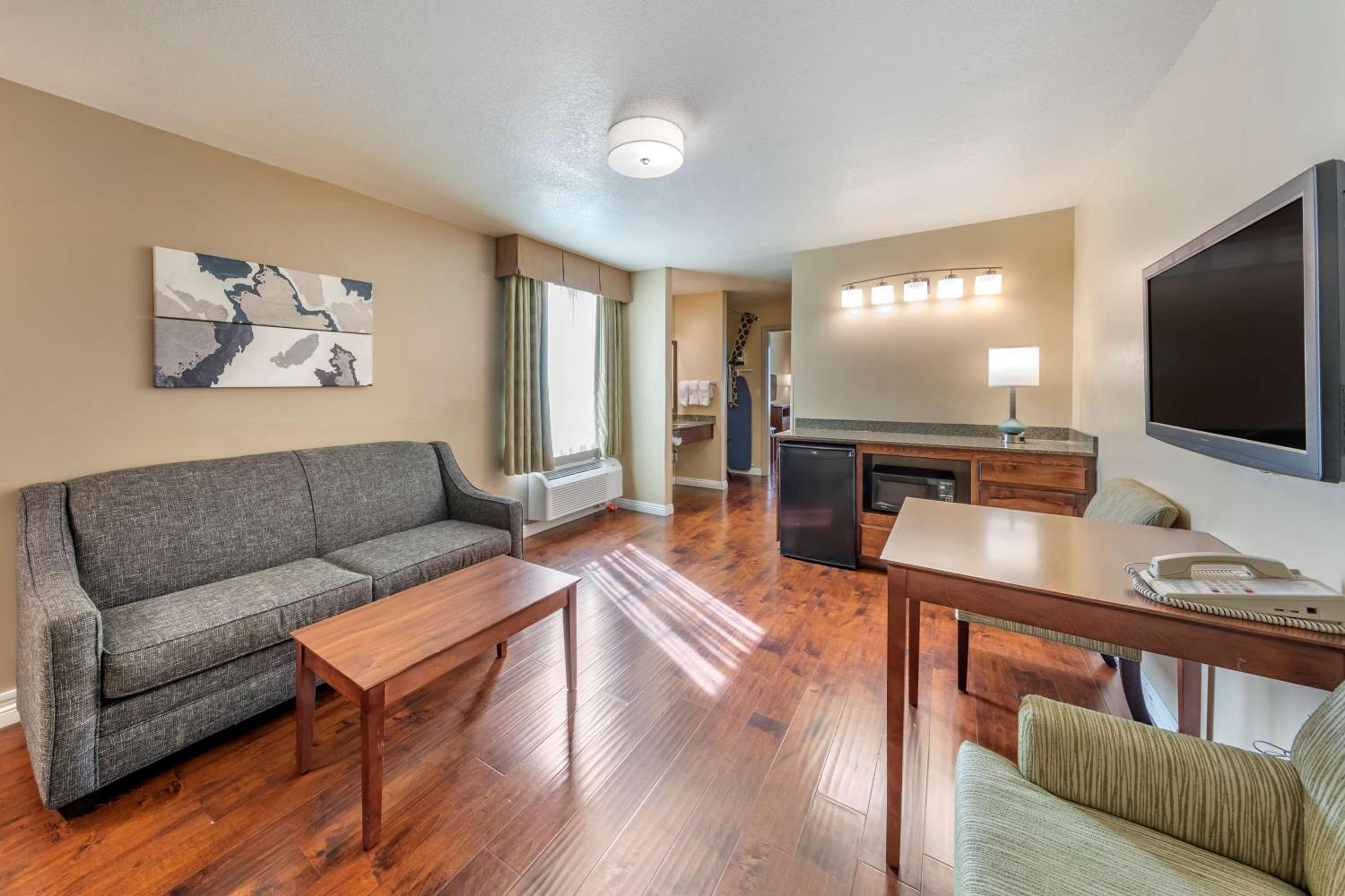 One-Bedroom King Suite - Photo 1