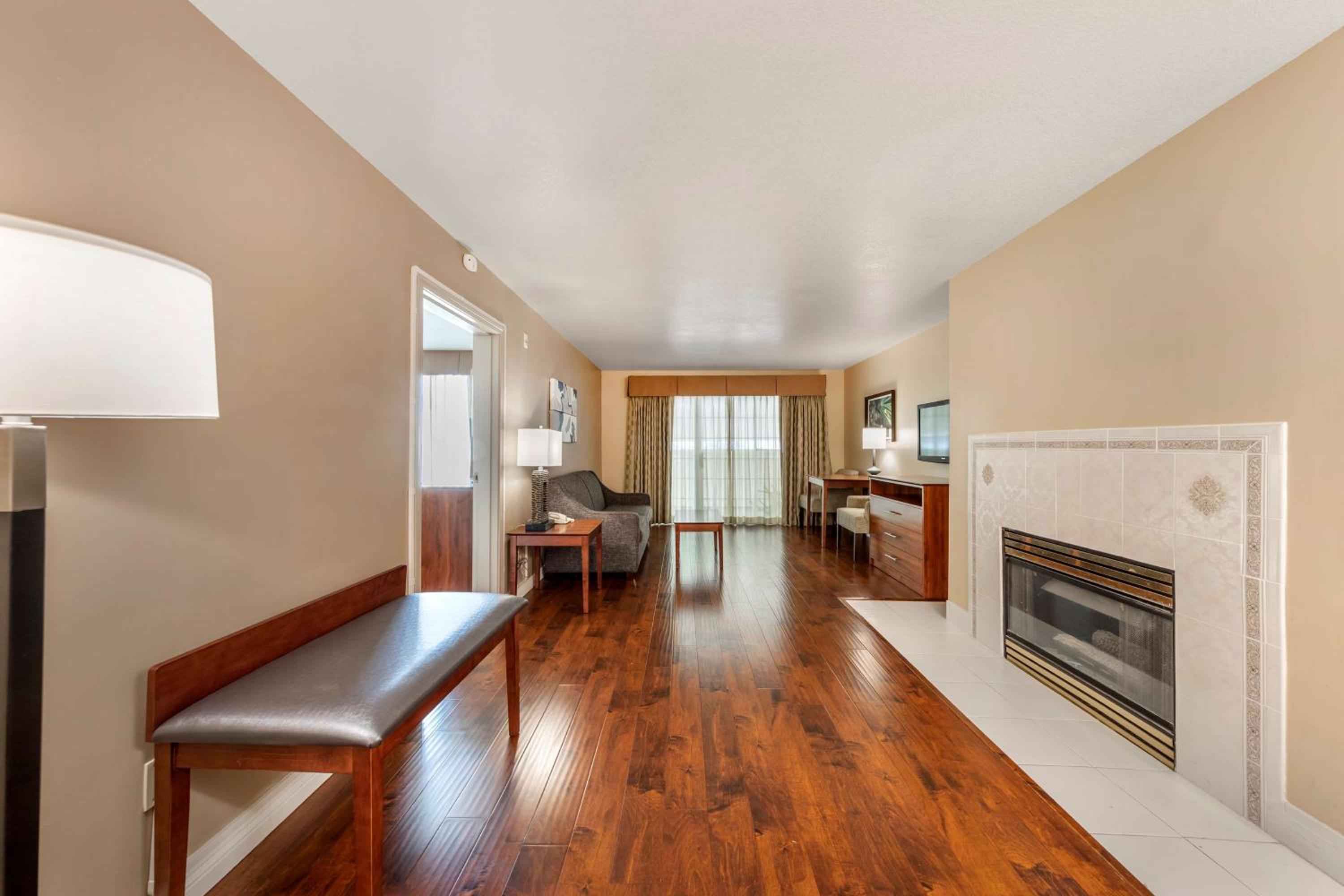 King Suite - Photo 3