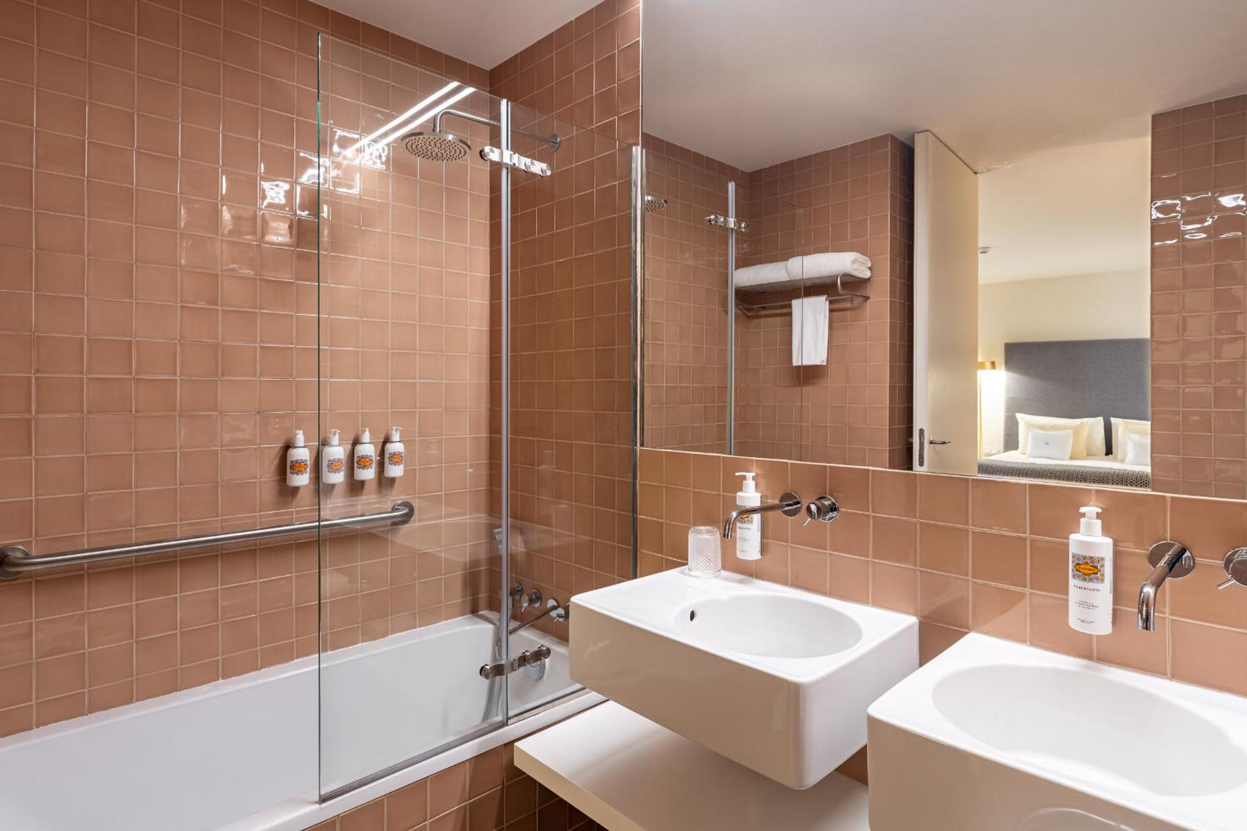 Superior Suite - Photo 5
