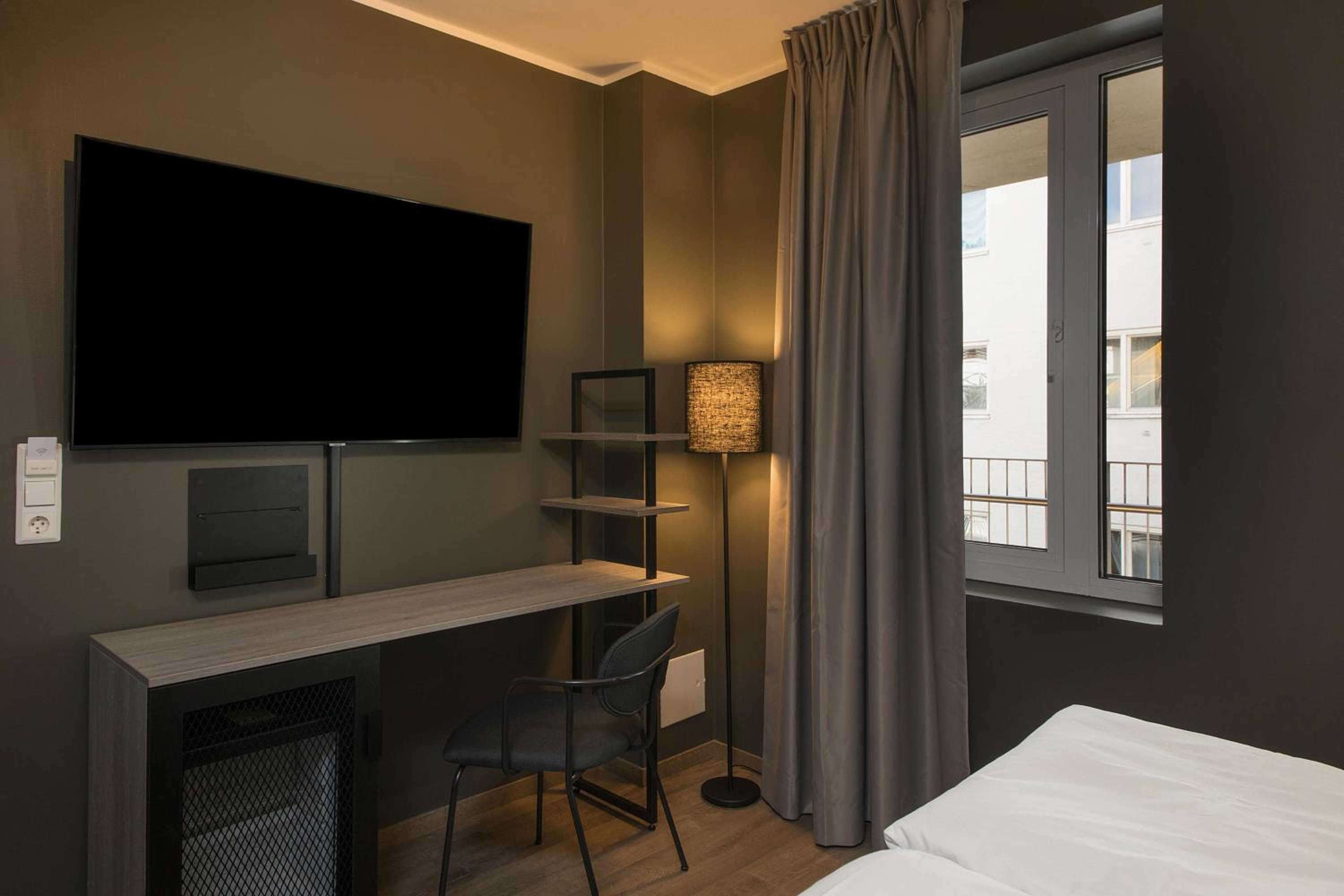 Standard Twin Room - Photo 4
