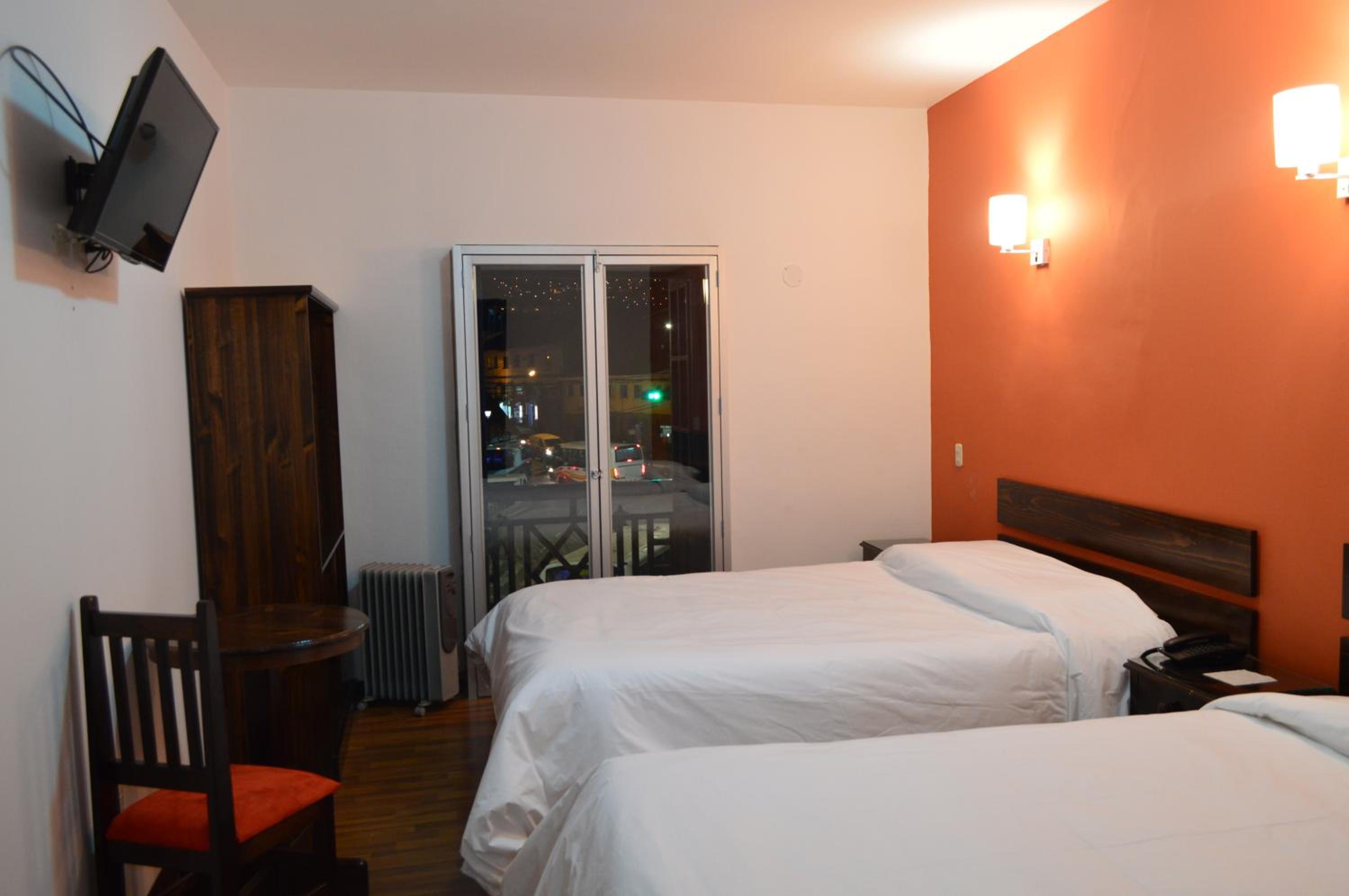 Standard Twin Room - Photo 7