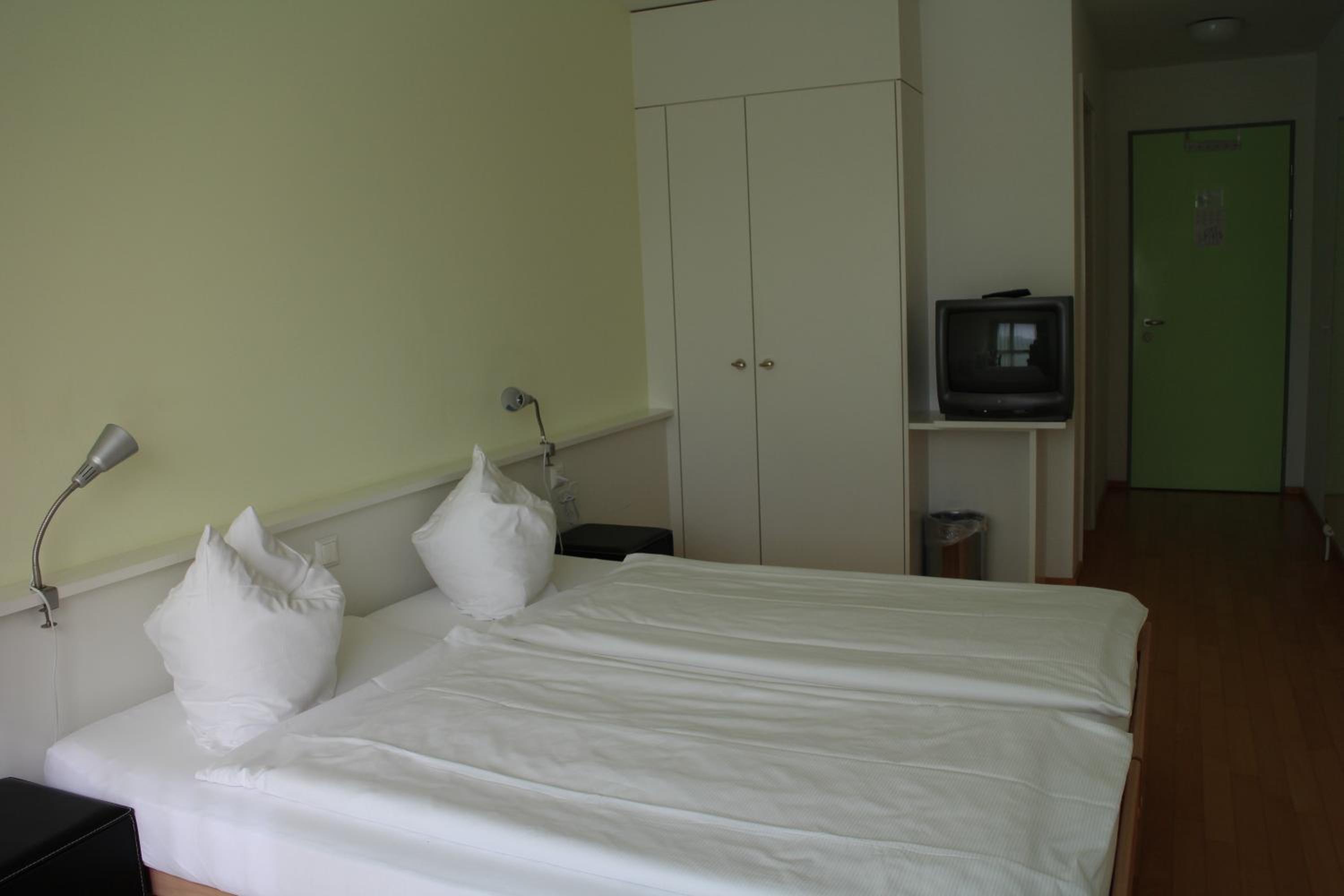 Standard Double Room - Photo 2