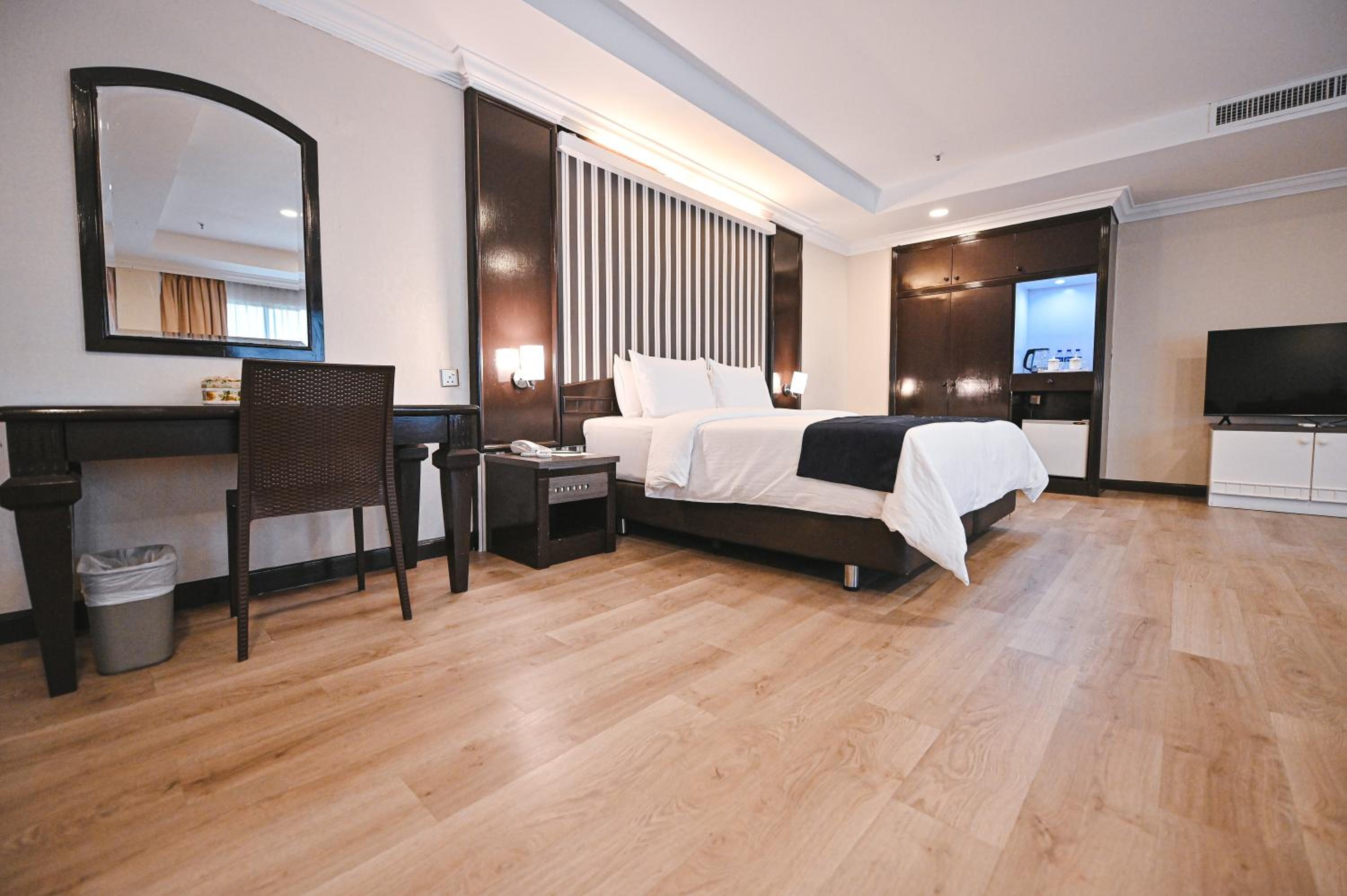 Suite - Photo 4