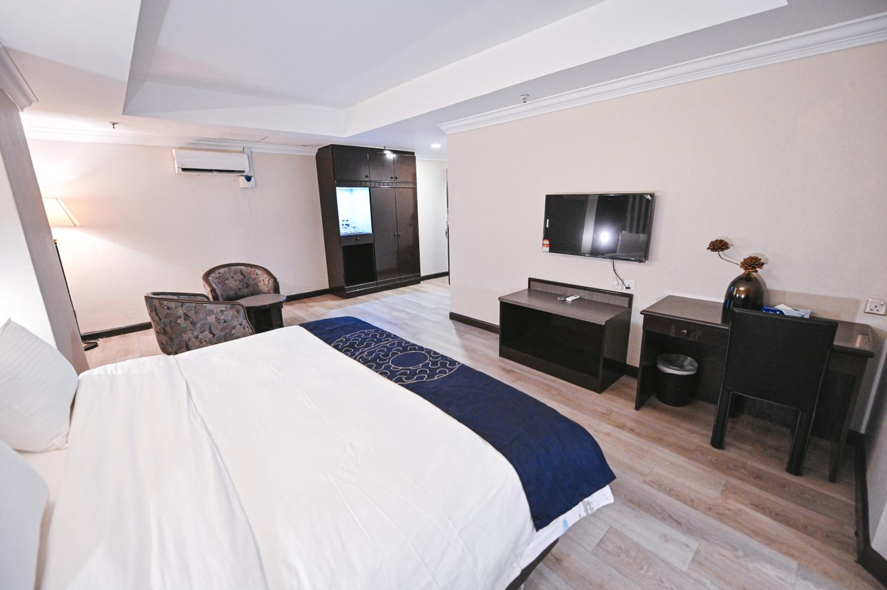 Standard King Room - Photo 2