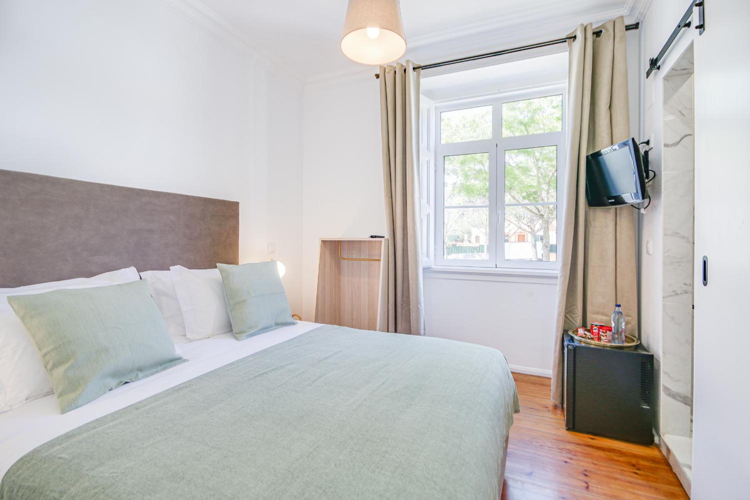 Basic Double Room with Street View - Photo 1