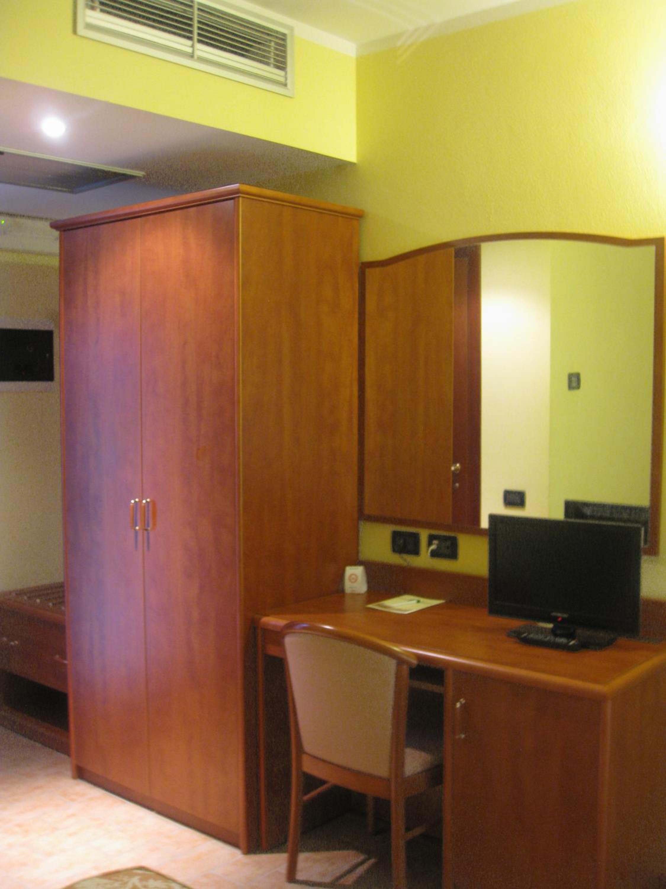 Single Room - Disability Access photo 1