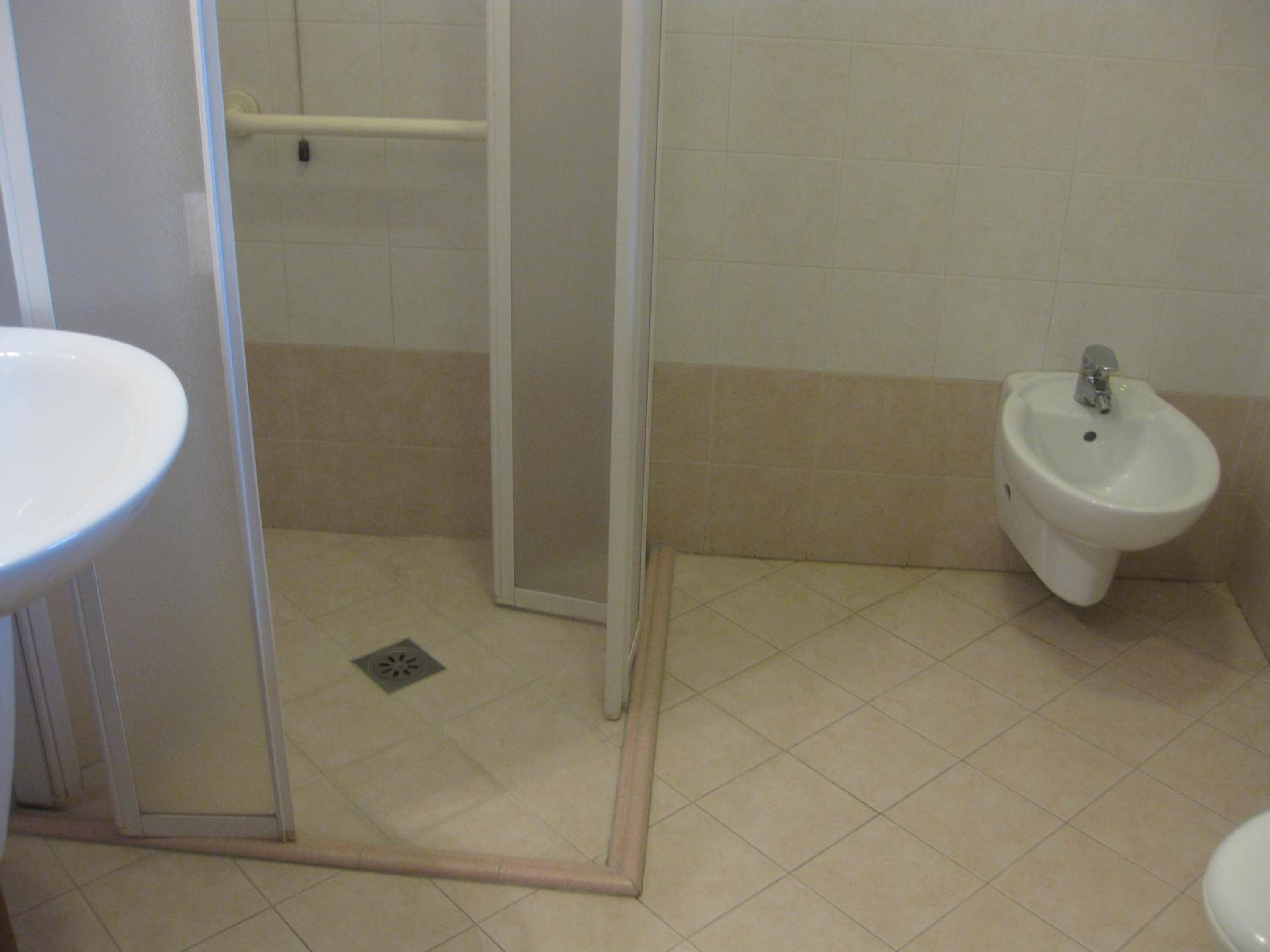 Single Room - Disability Access photo 3