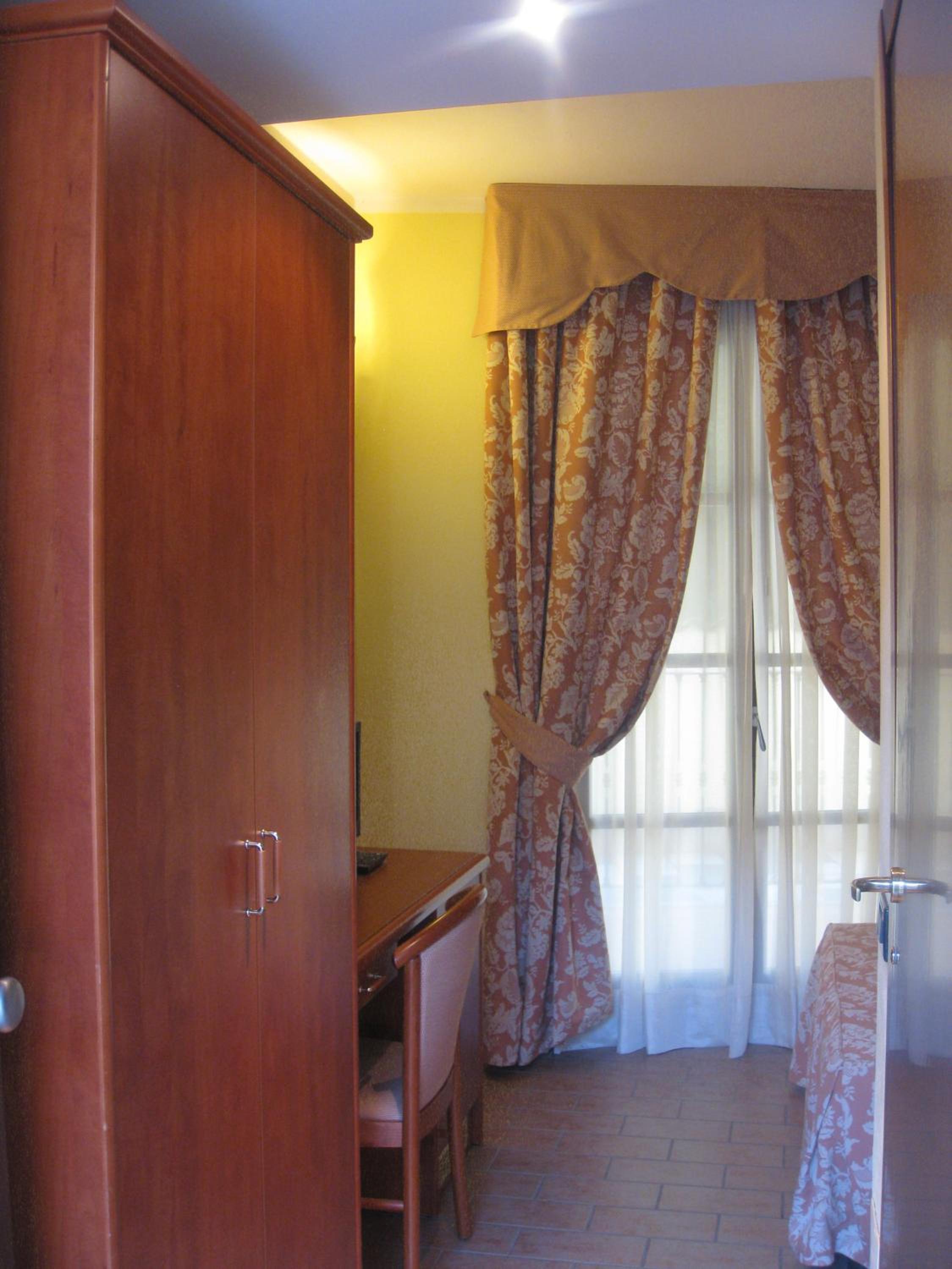 Single Room with Balcony photo 3