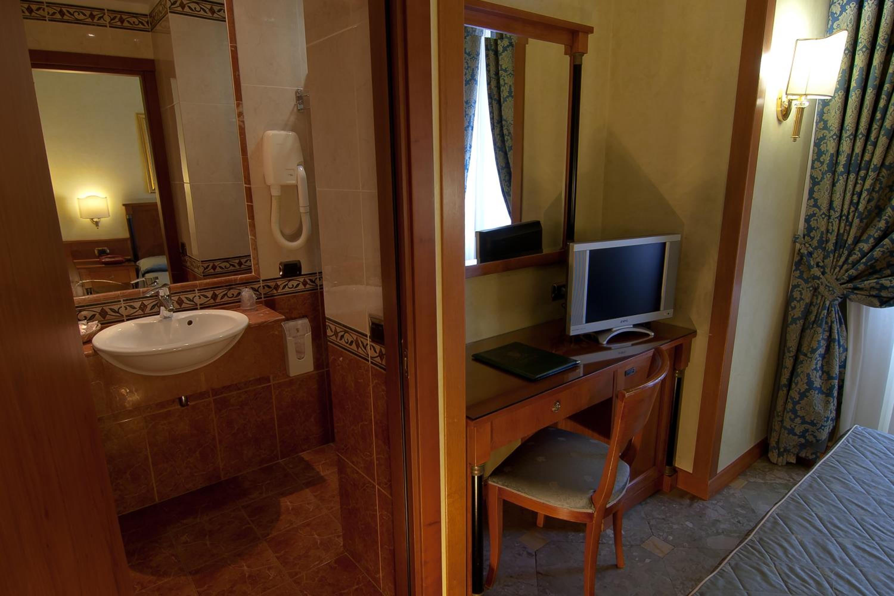Single Room photo 2