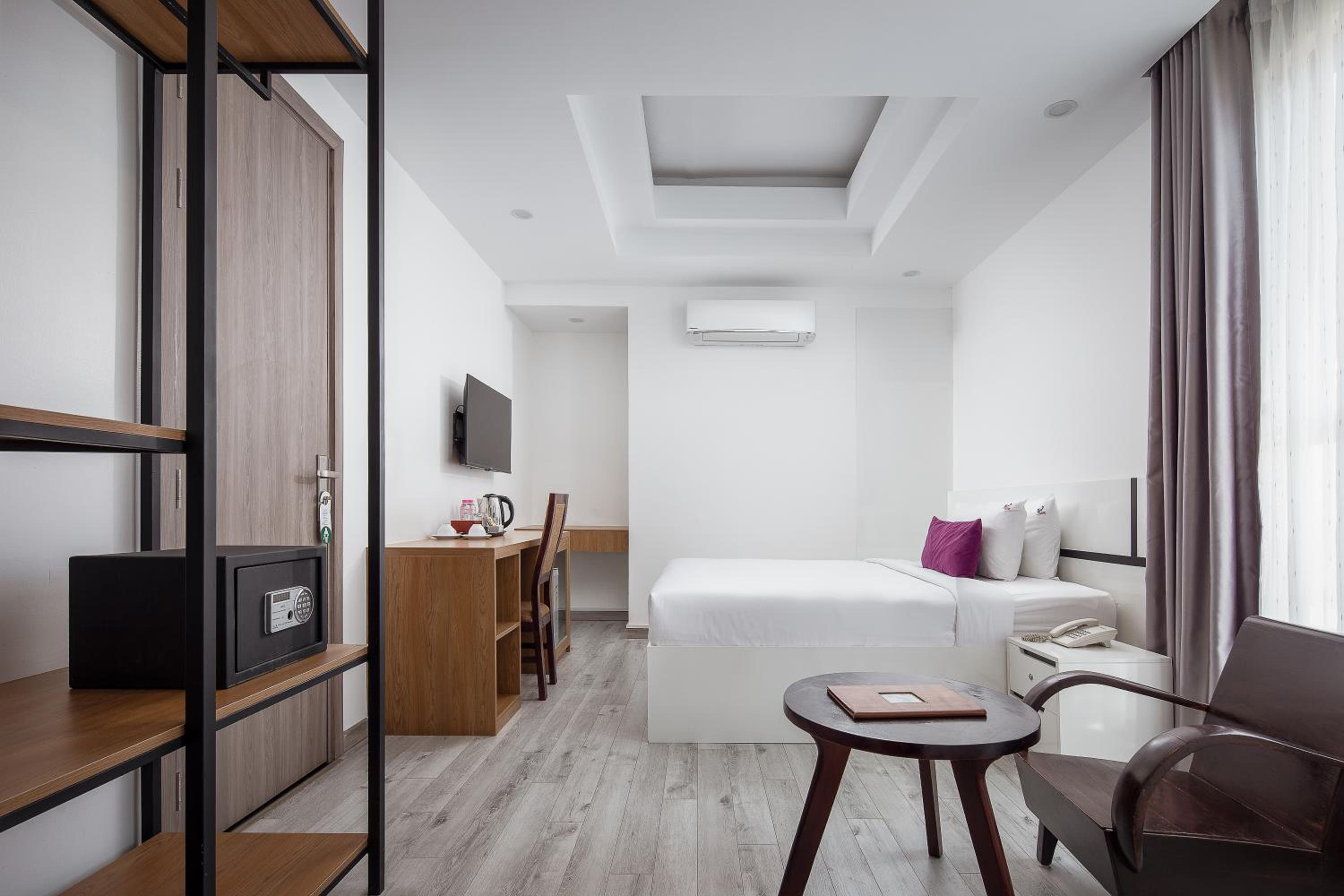 Standard Double Room - Photo 8