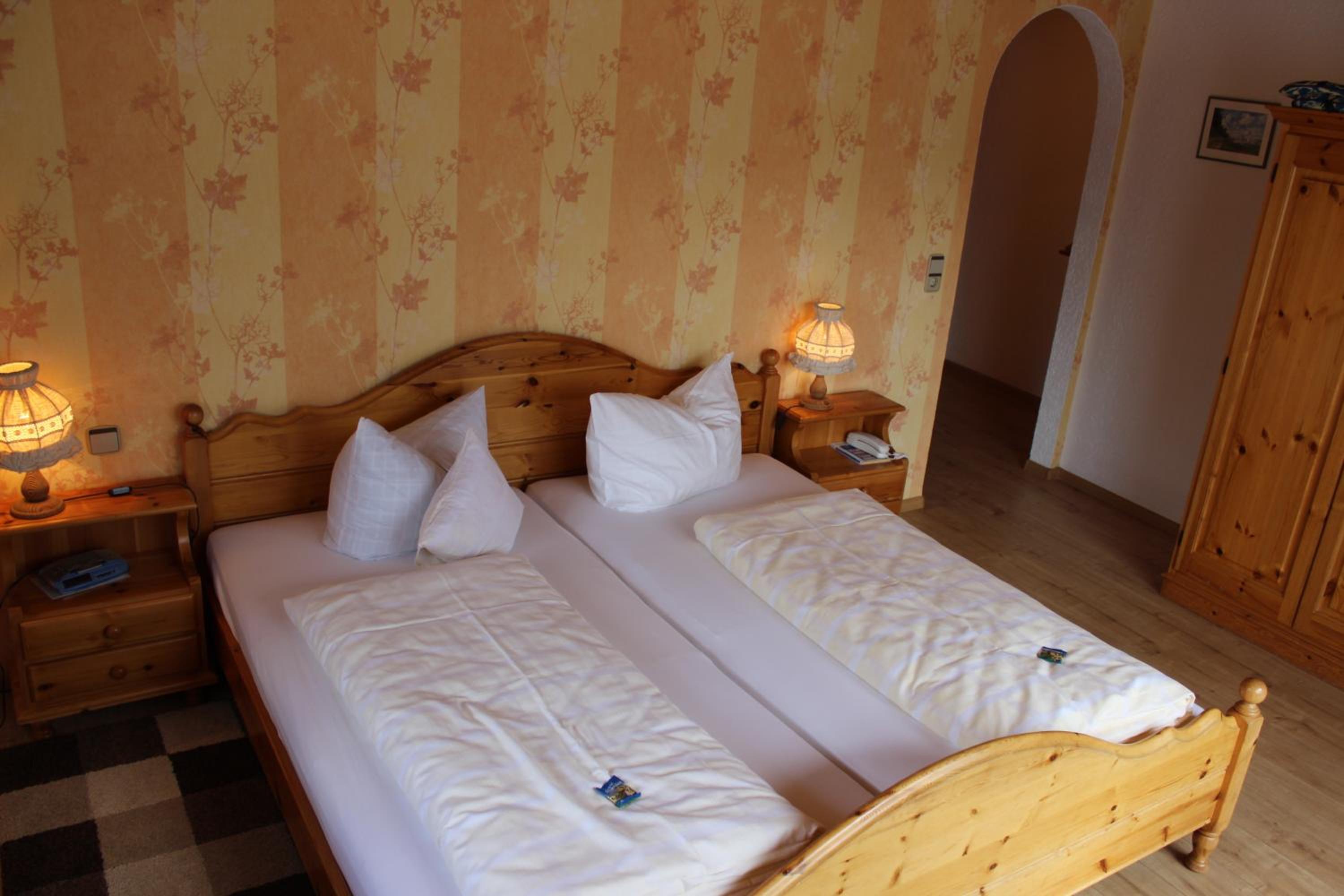 Double Room with Balcony - Photo 2