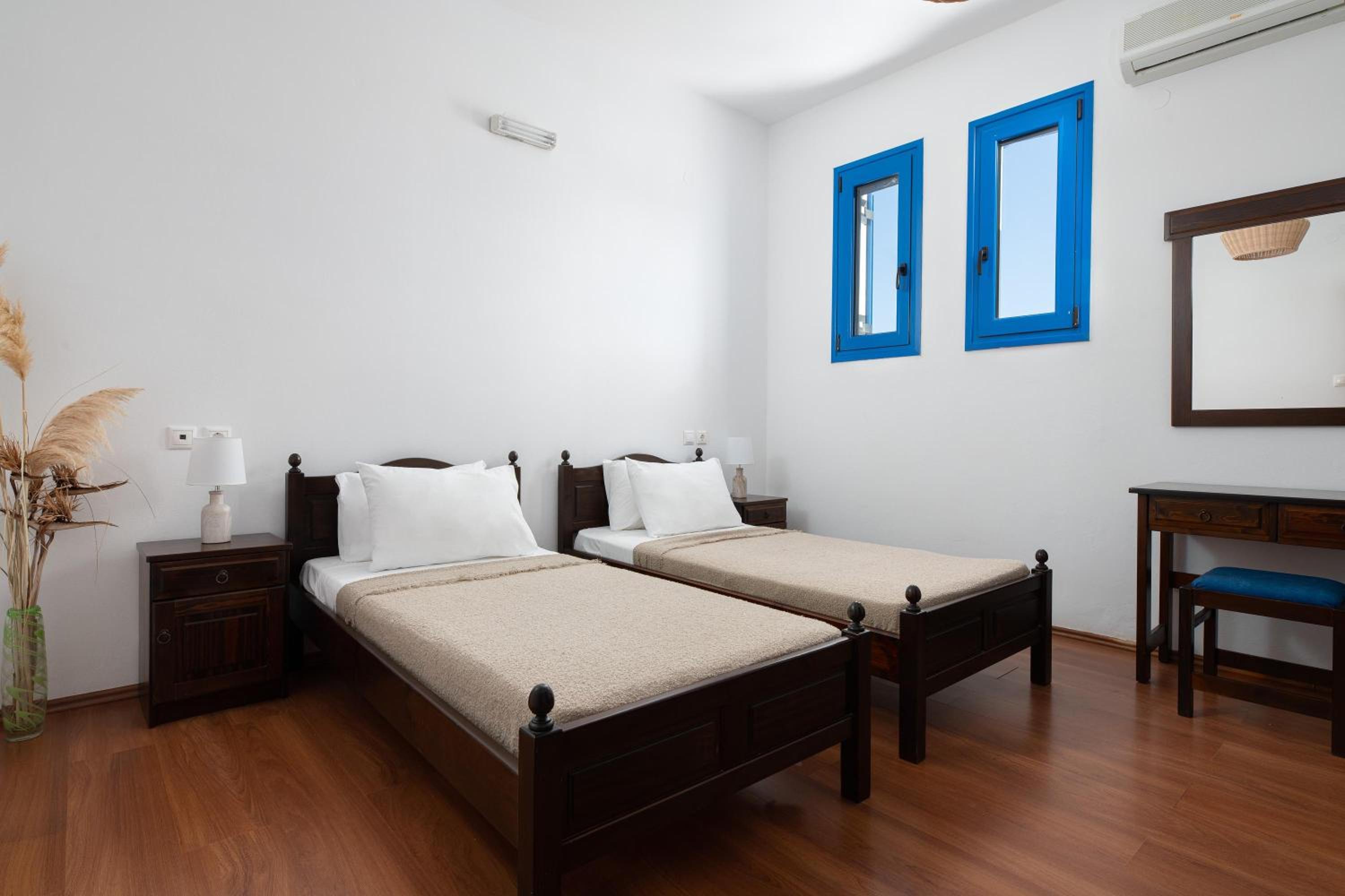 Three-Bedroom Villa photo 2