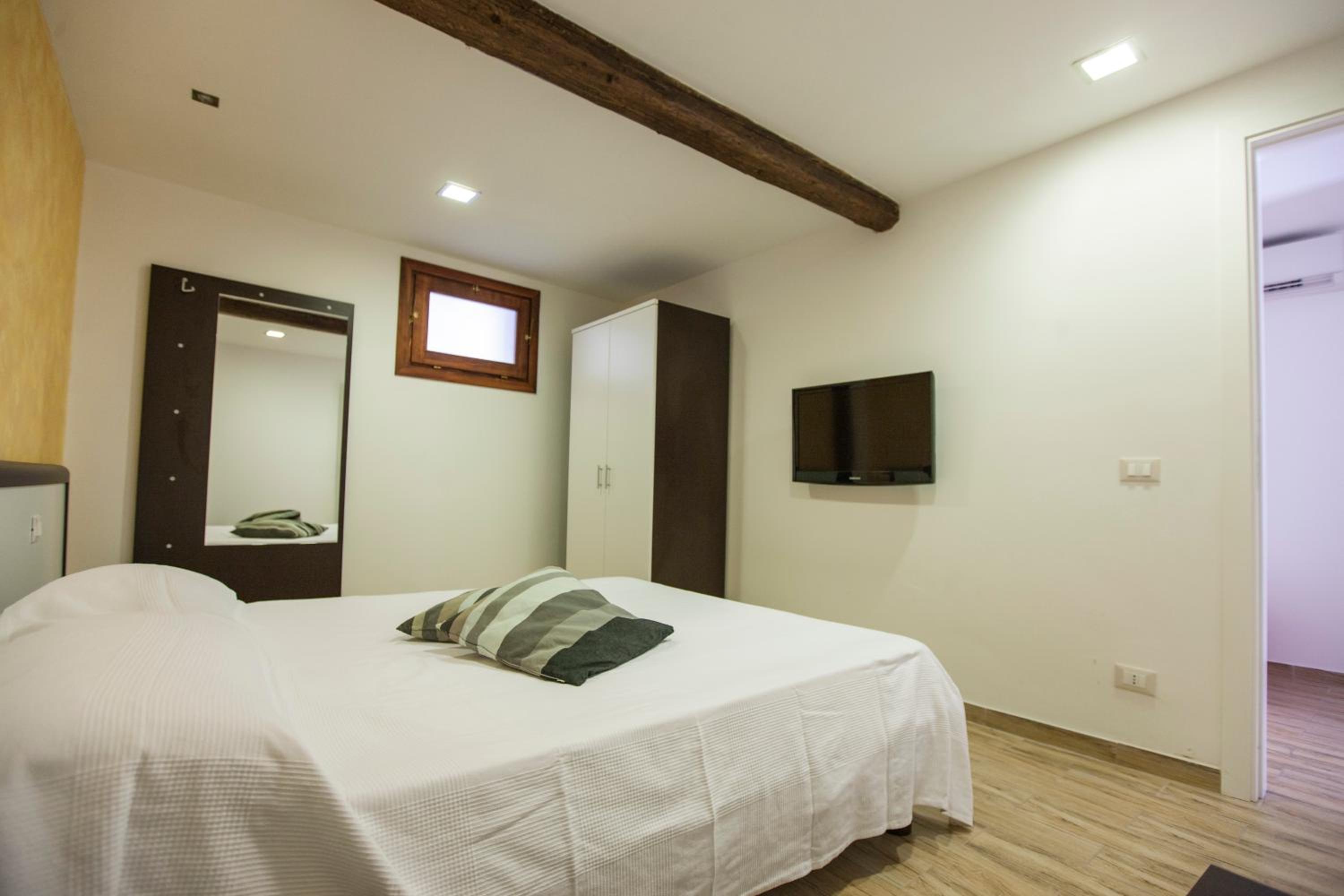 Apartment - Ground Floor photo 2
