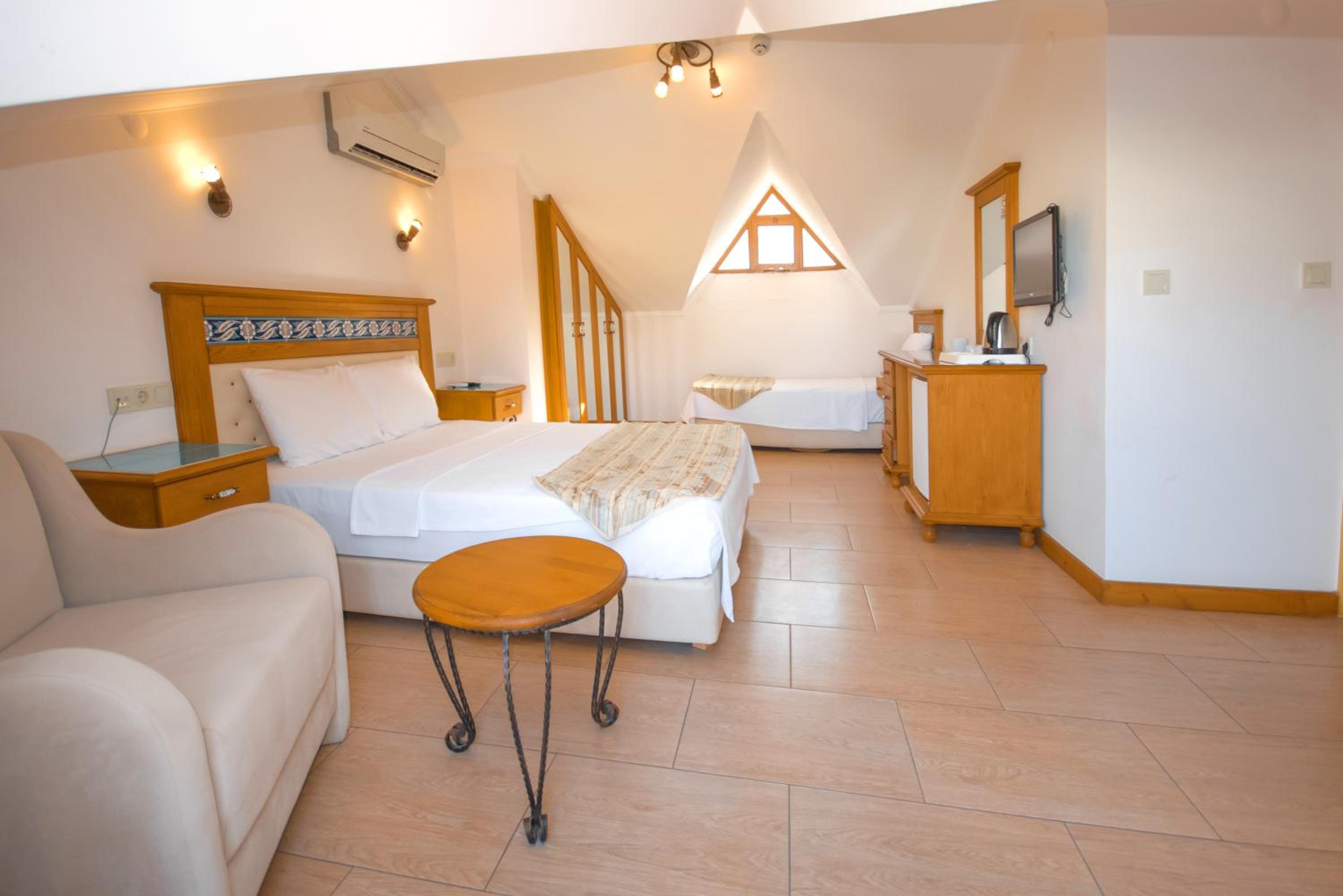 Triple Room with Balcony photo 3