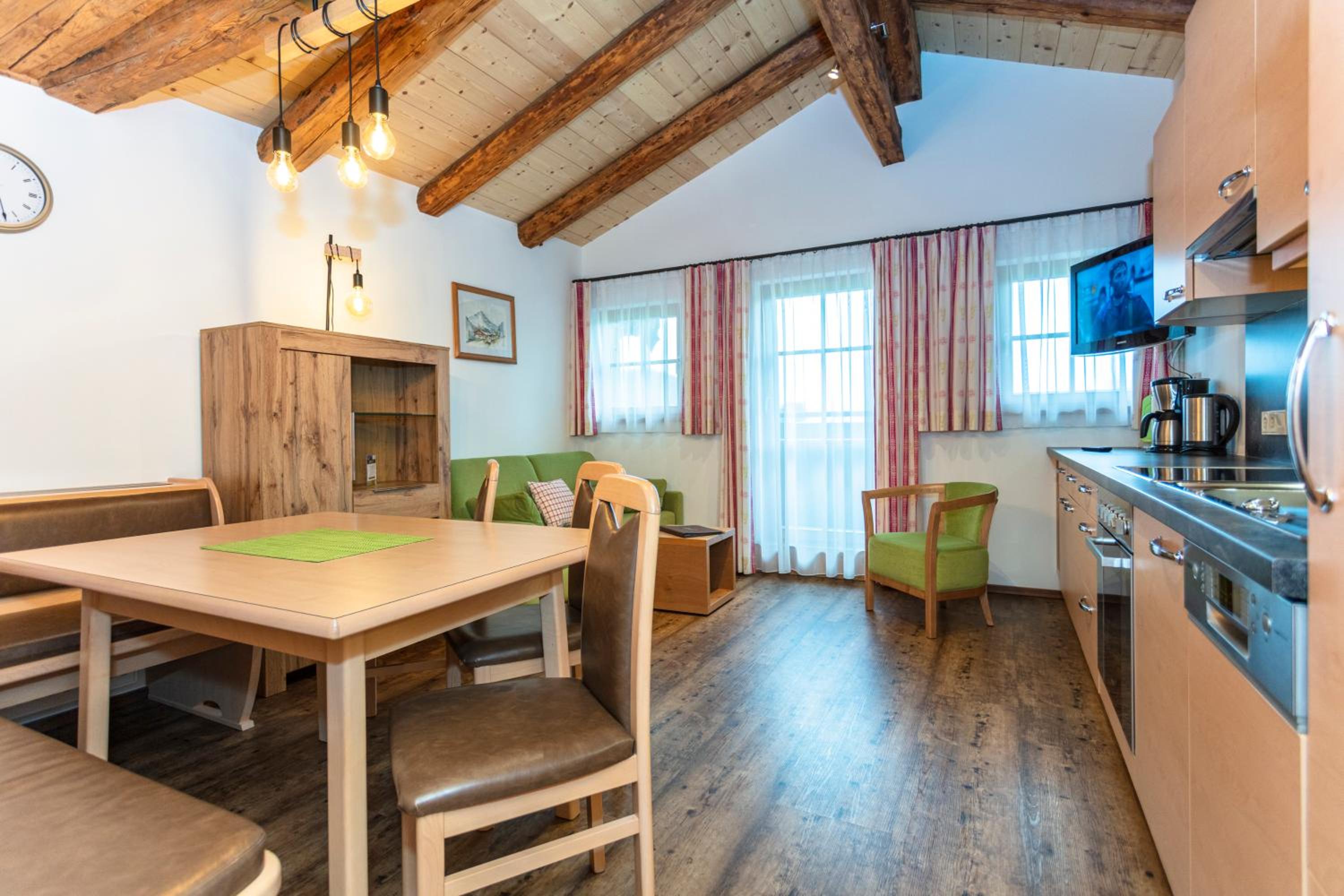 Two-Bedroom Apartment with Balcony photo 2