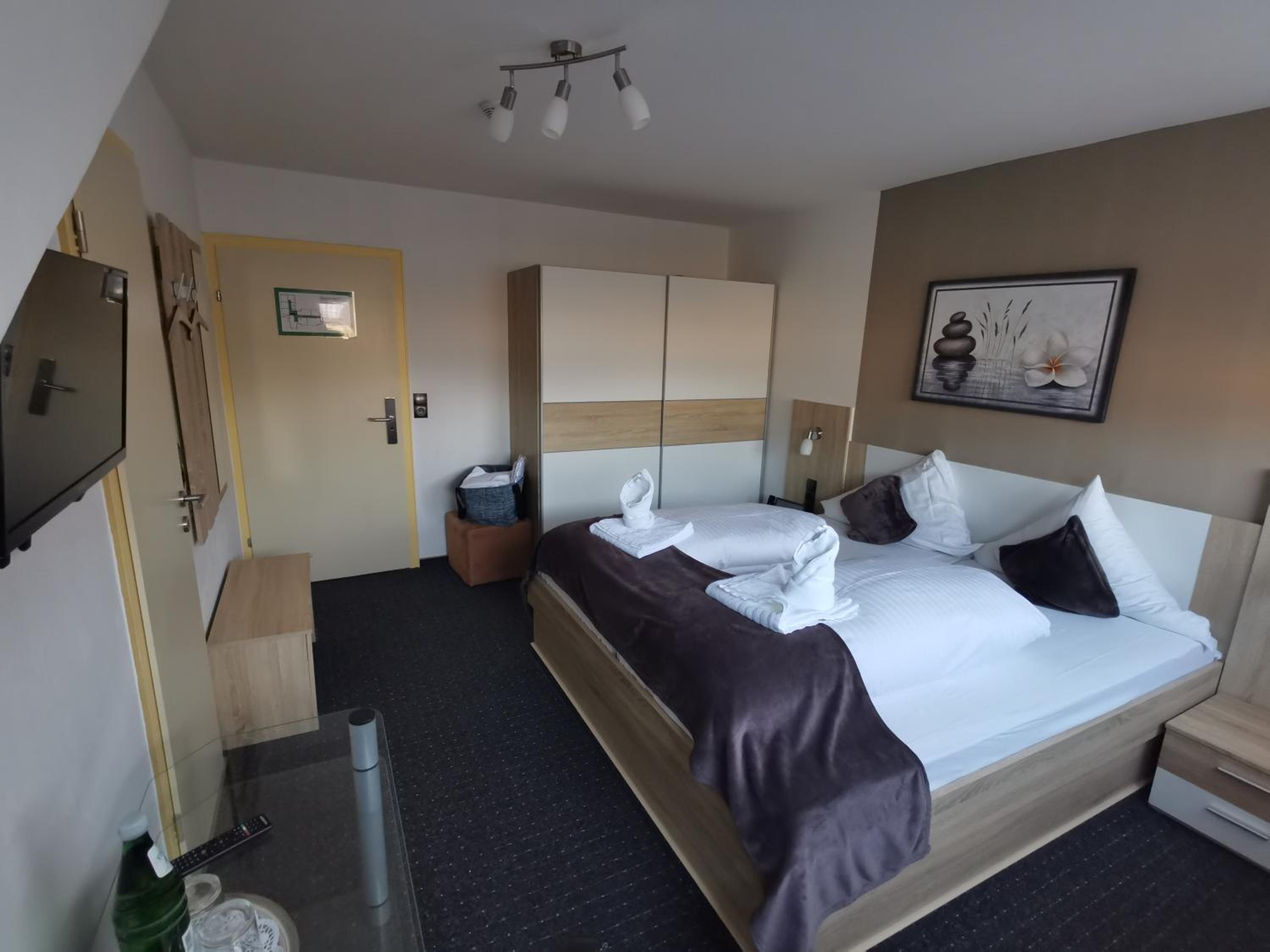 Small Twin Room photo 2