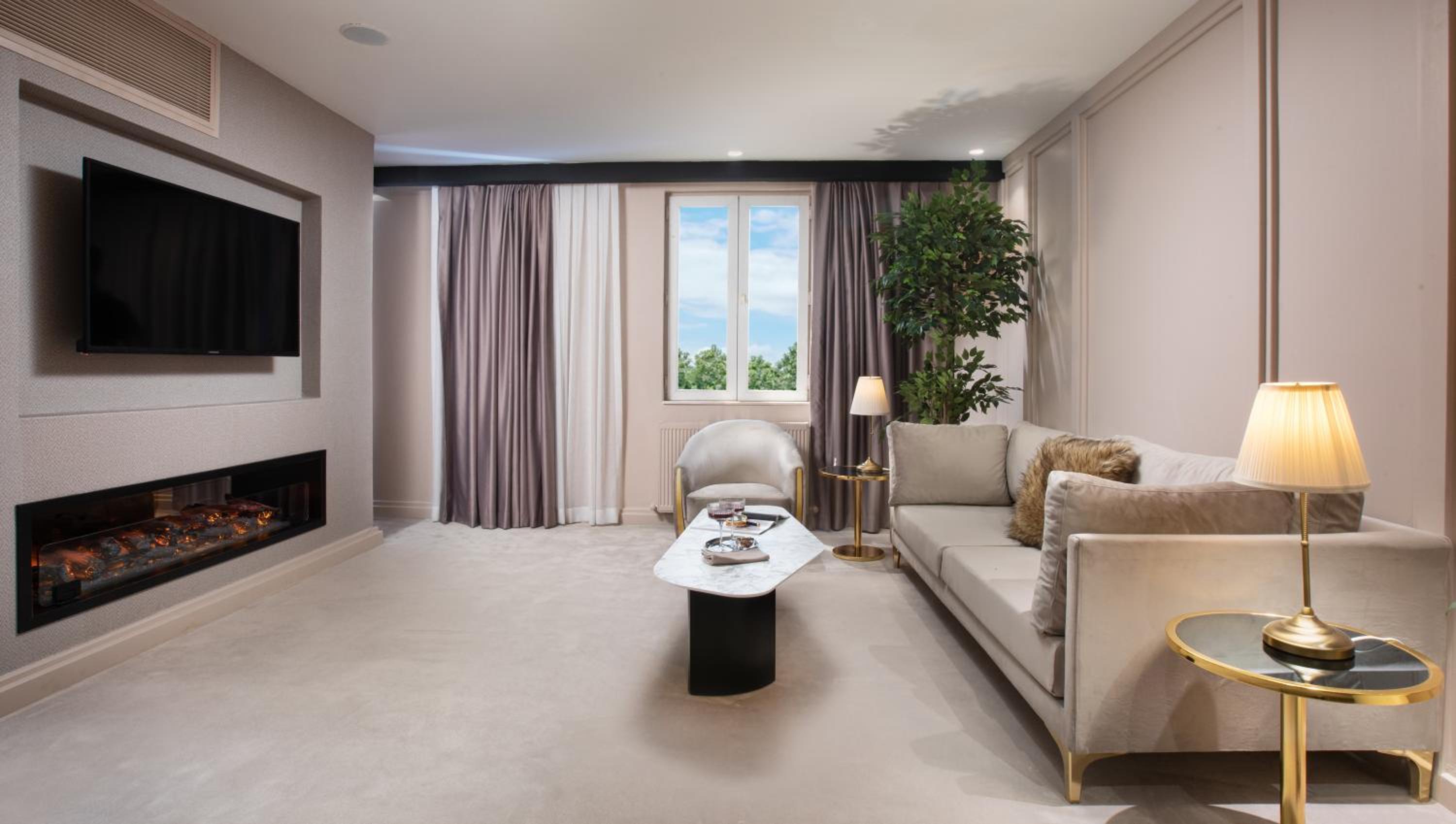 Executive Junior Suite with Bathtub & Fireplace photo 2