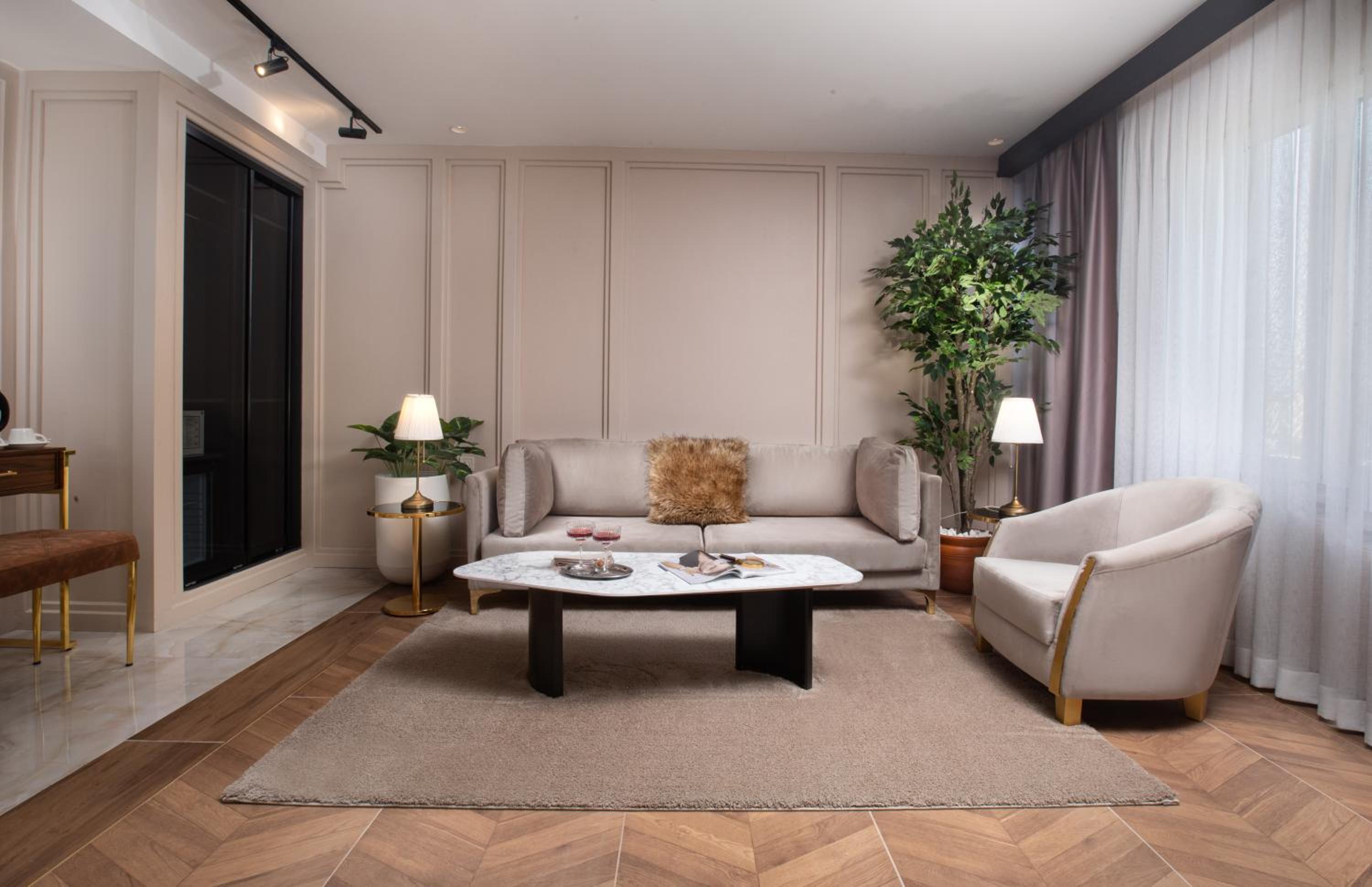 Executive Suite with Turkish Hammam ~ Bathtub & Fireplace, photo 6