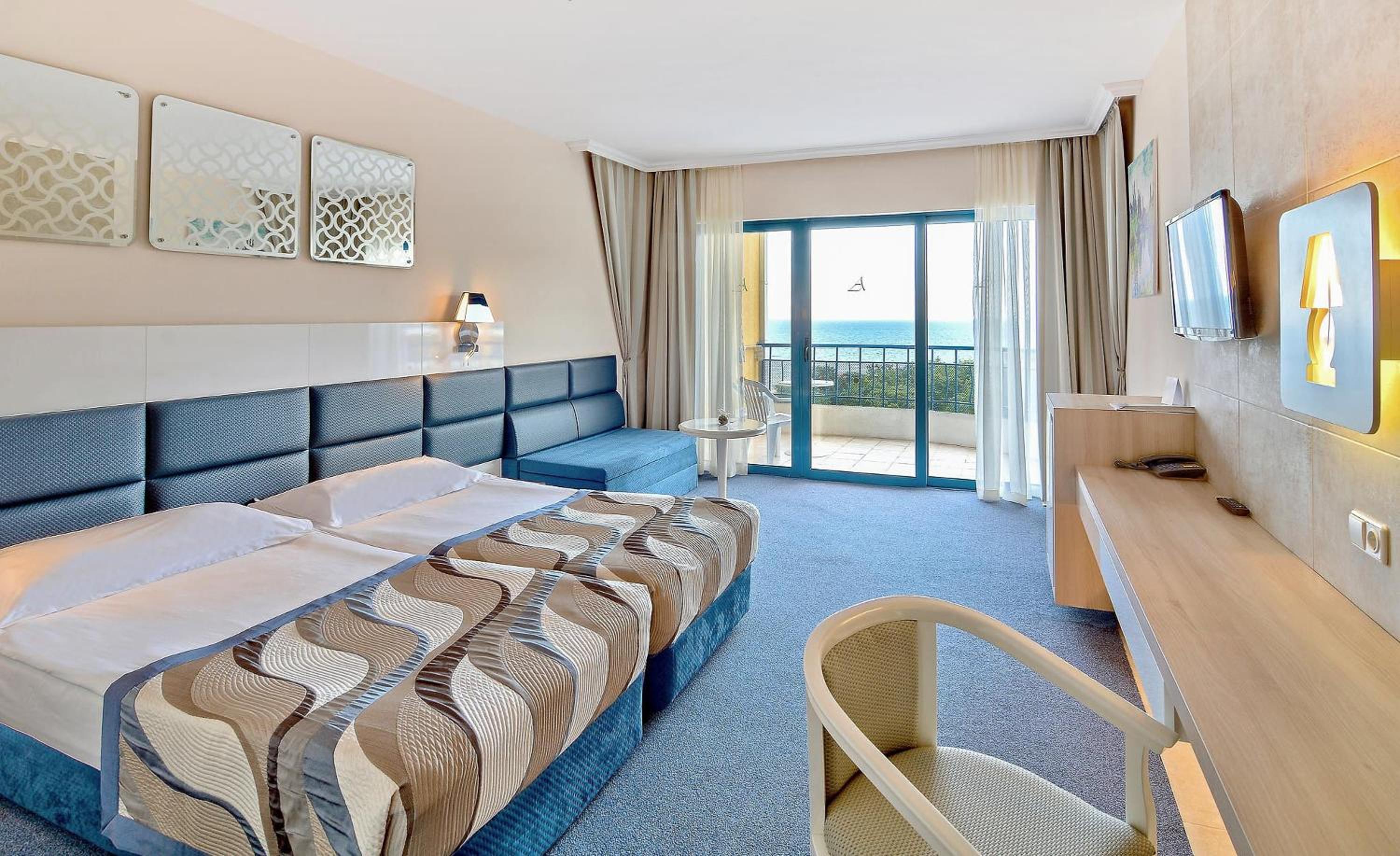 Family Room with Sea View – Free Beach & Aquapark Access