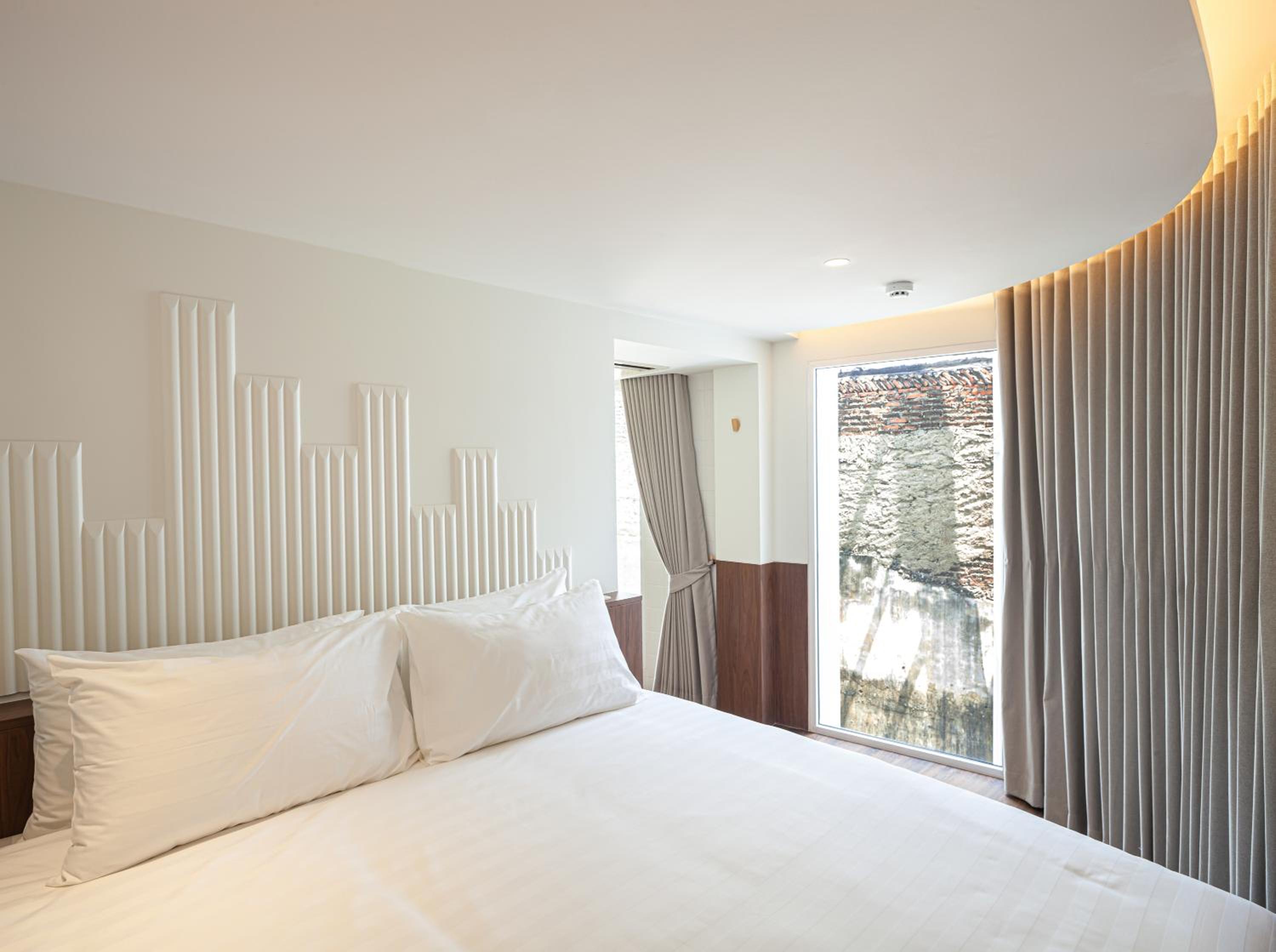 Deluxe King Room photo 2