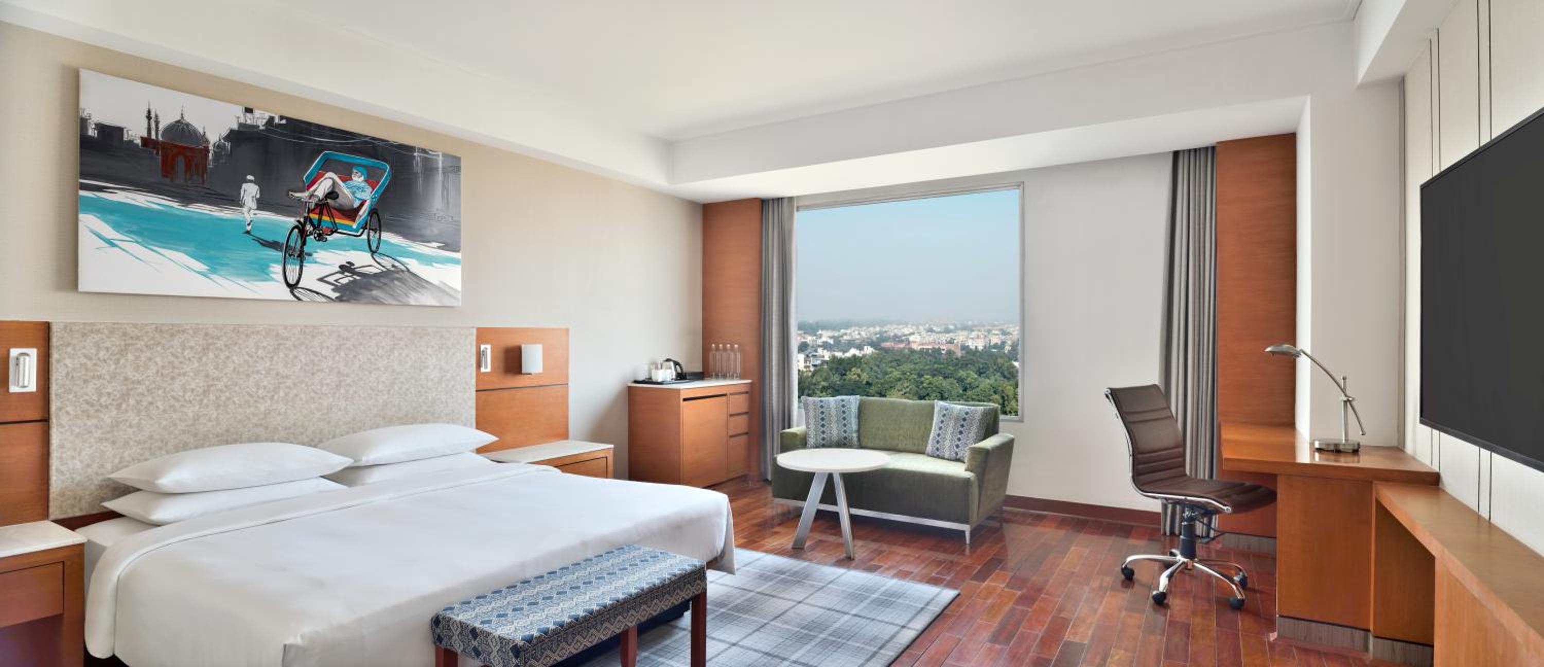 Executive Suite - Photo 2