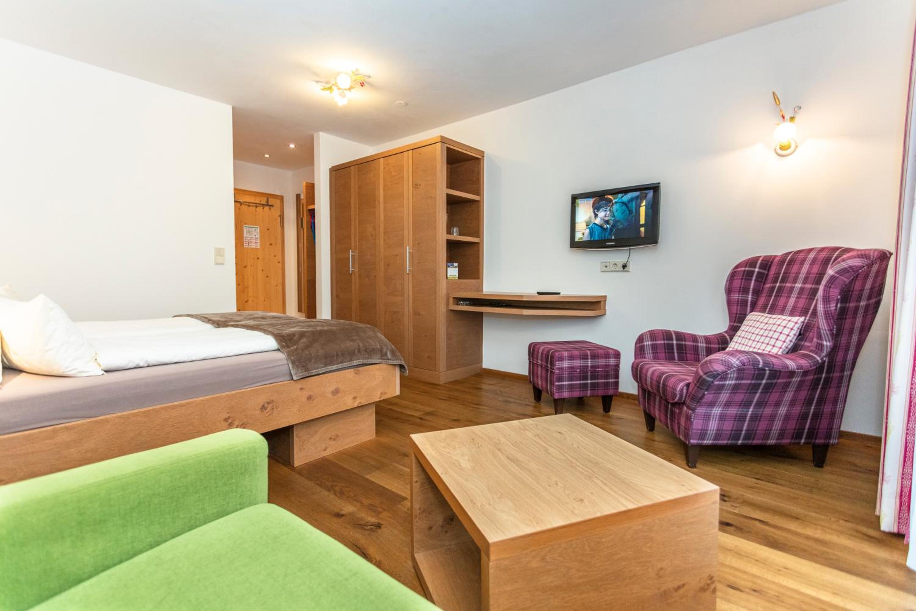 Large Double Room photo 1