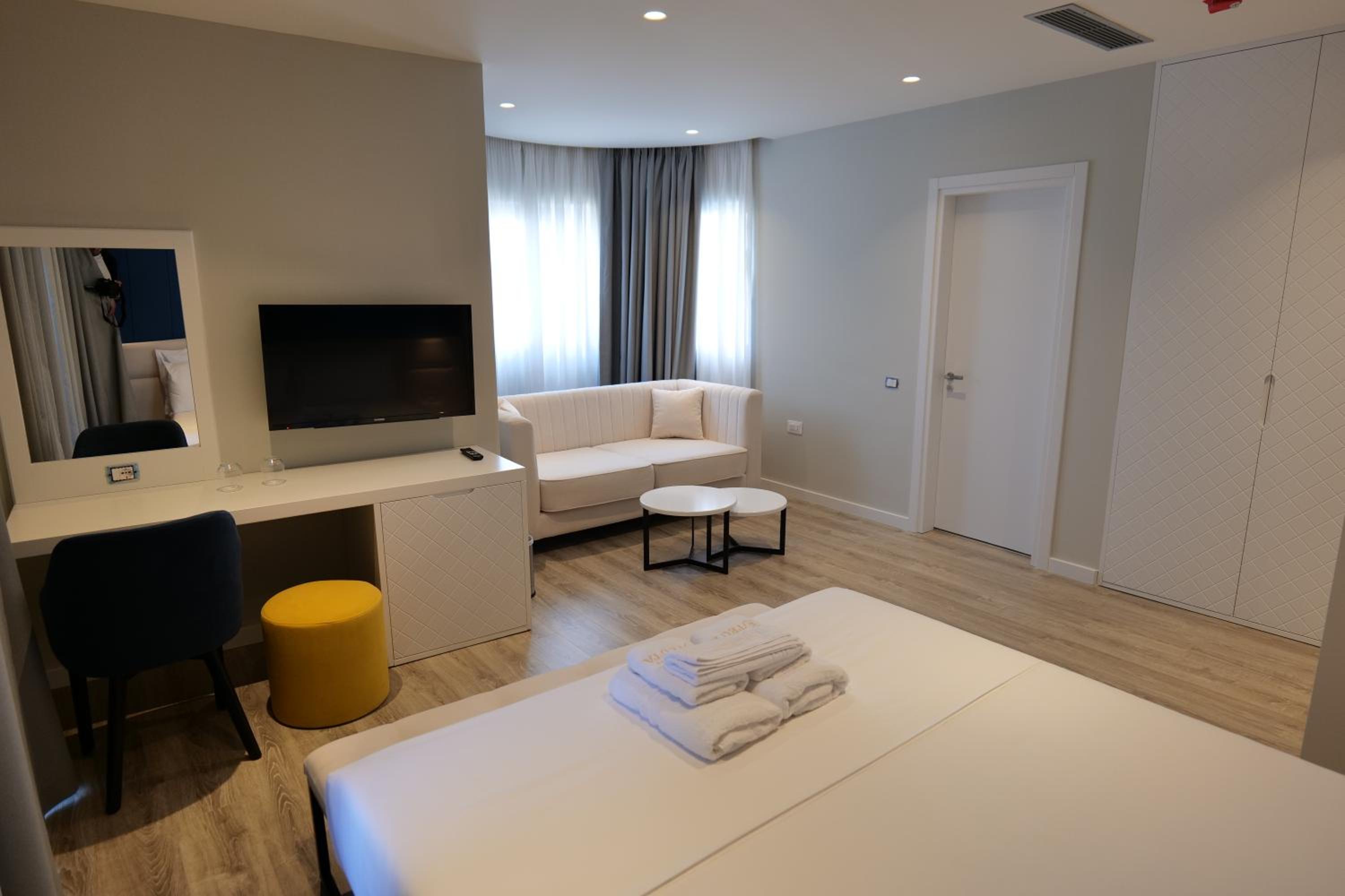 Suite with Balcony photo 2