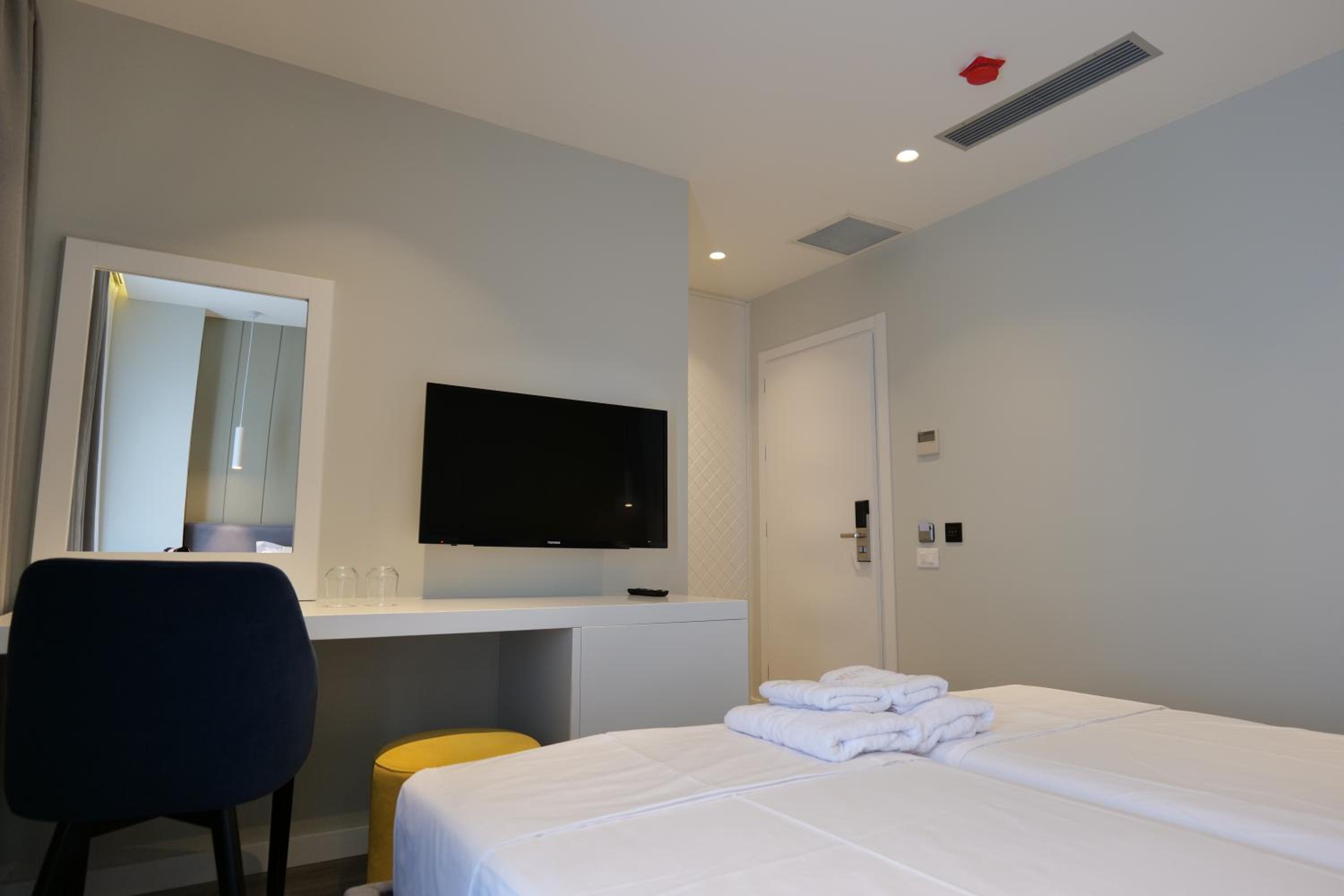 Double or Twin Room with Balcony photo 3