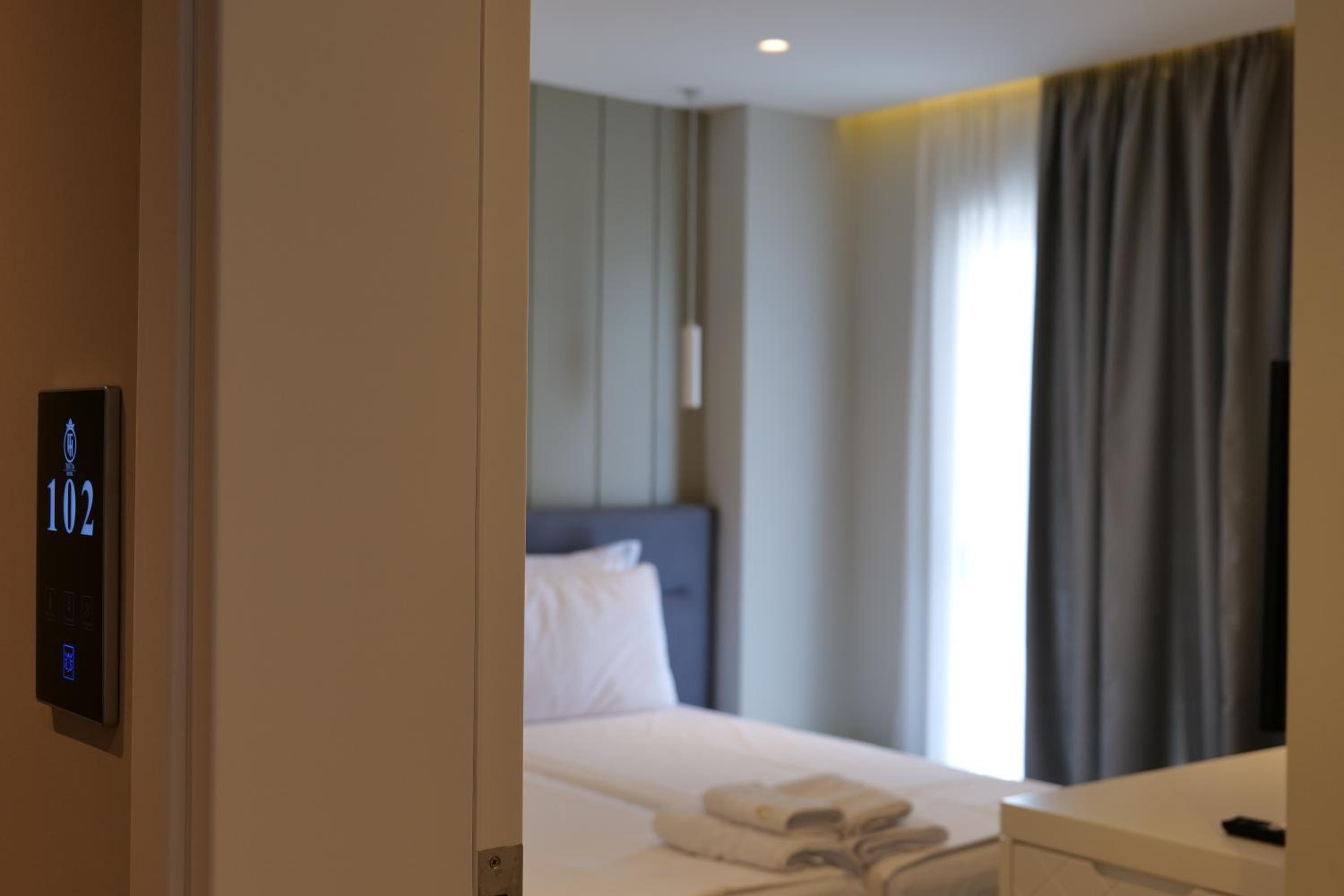 Double or Twin Room with Balcony photo 2