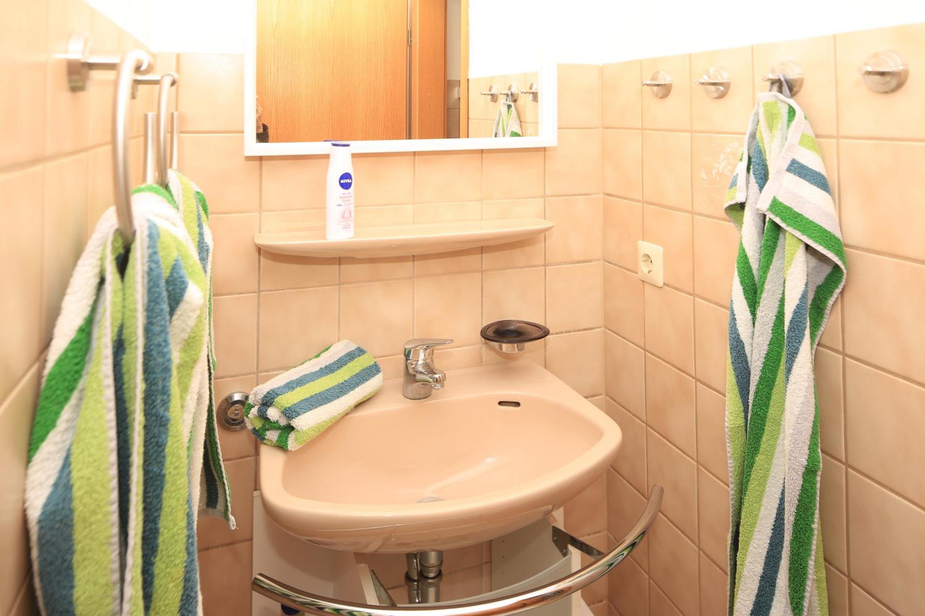 One-Bedroom Apartment with Garden photo 2