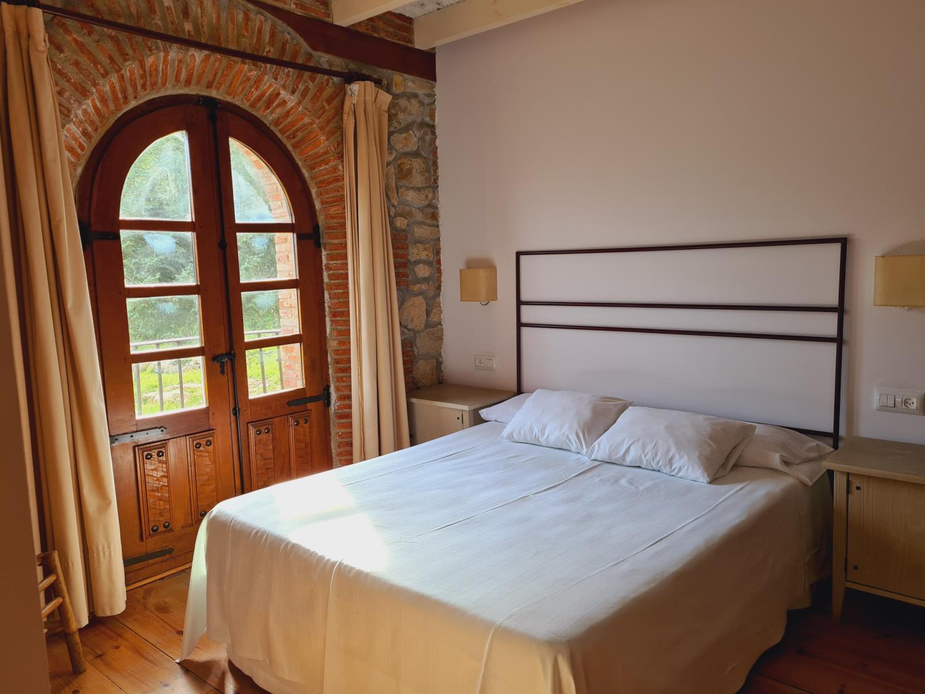 Double Room - Photo 2