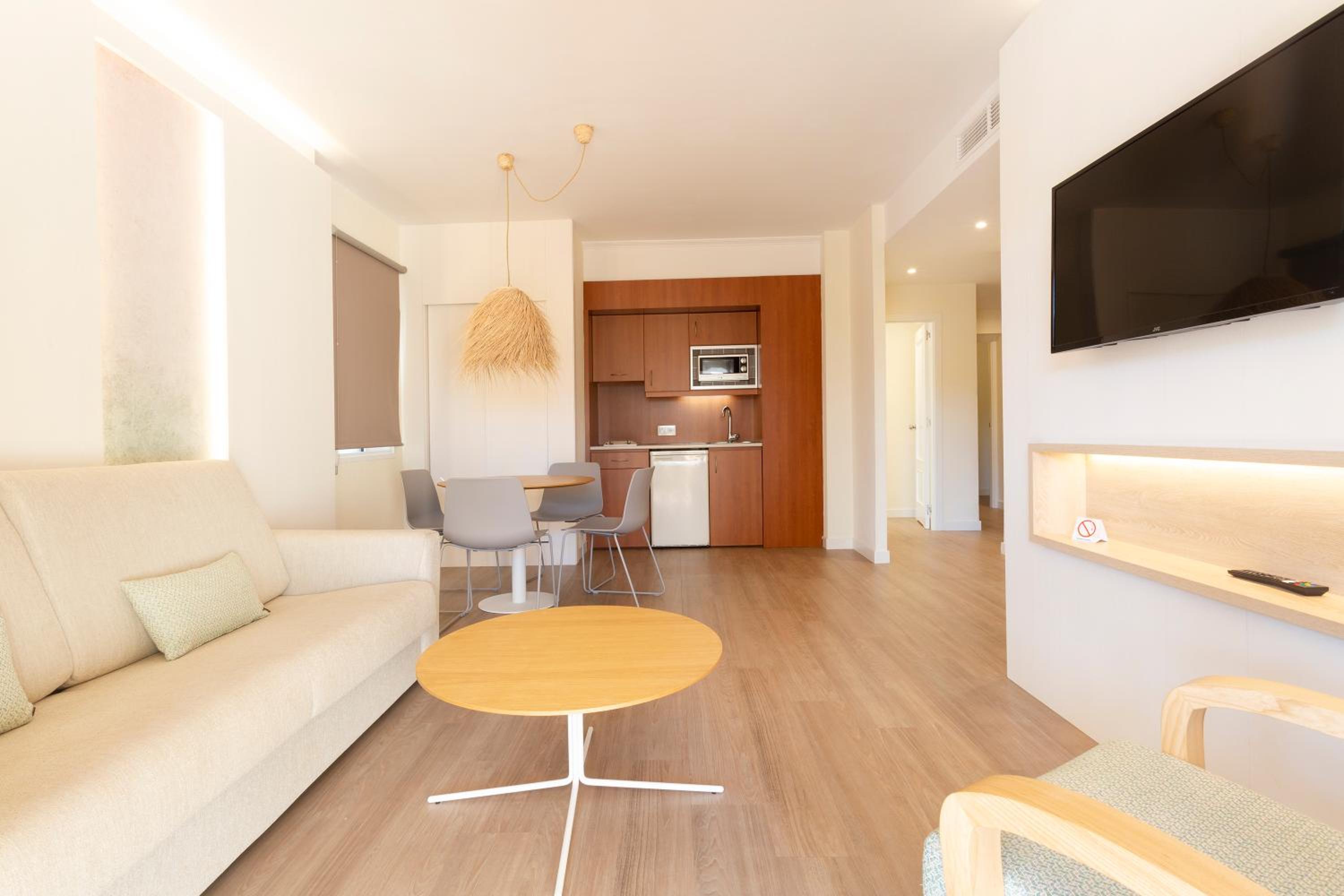 One-Bedroom Apartment photo 2