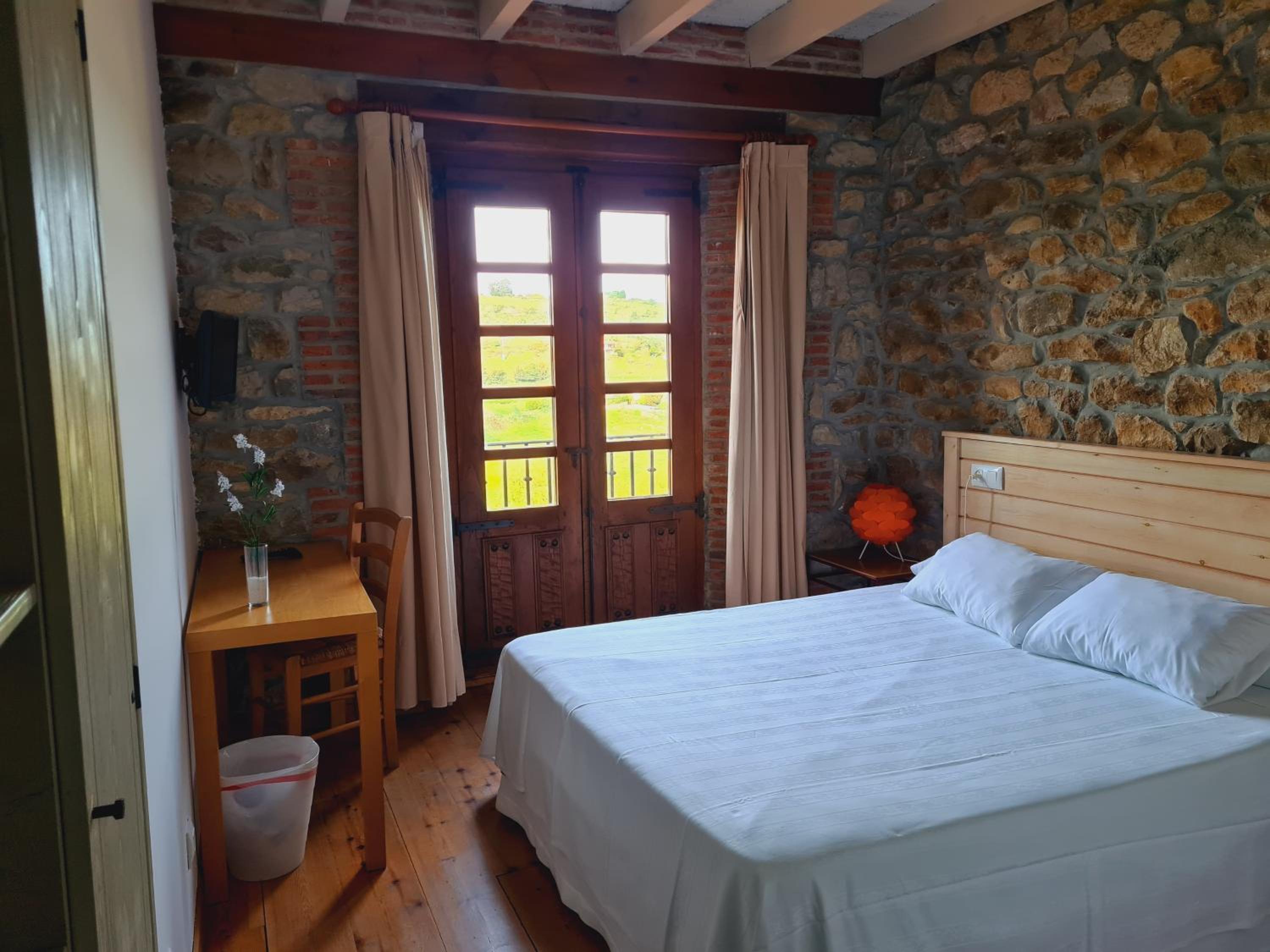 Double Room - Photo 6