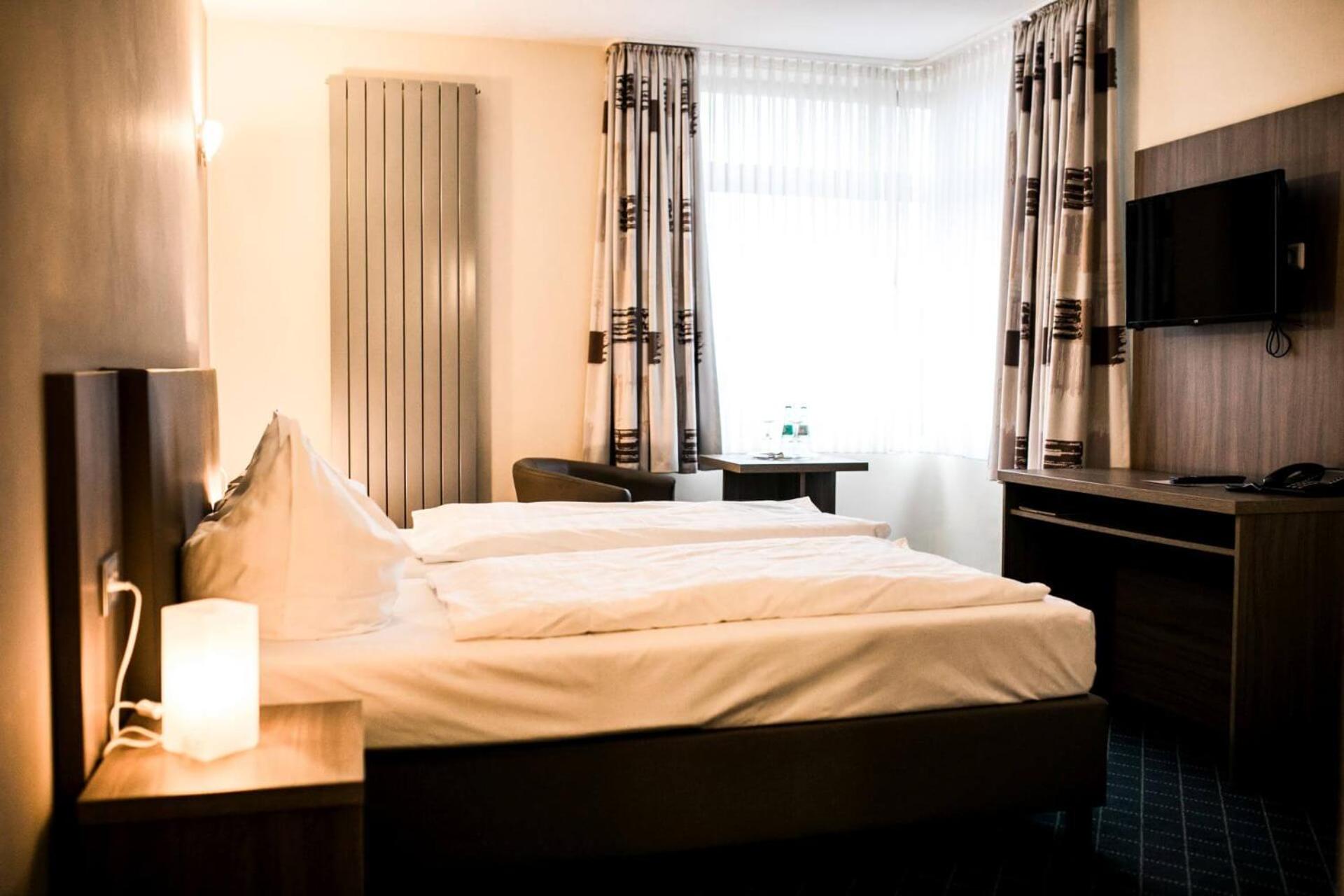 Deluxe Double Room - Photo 17