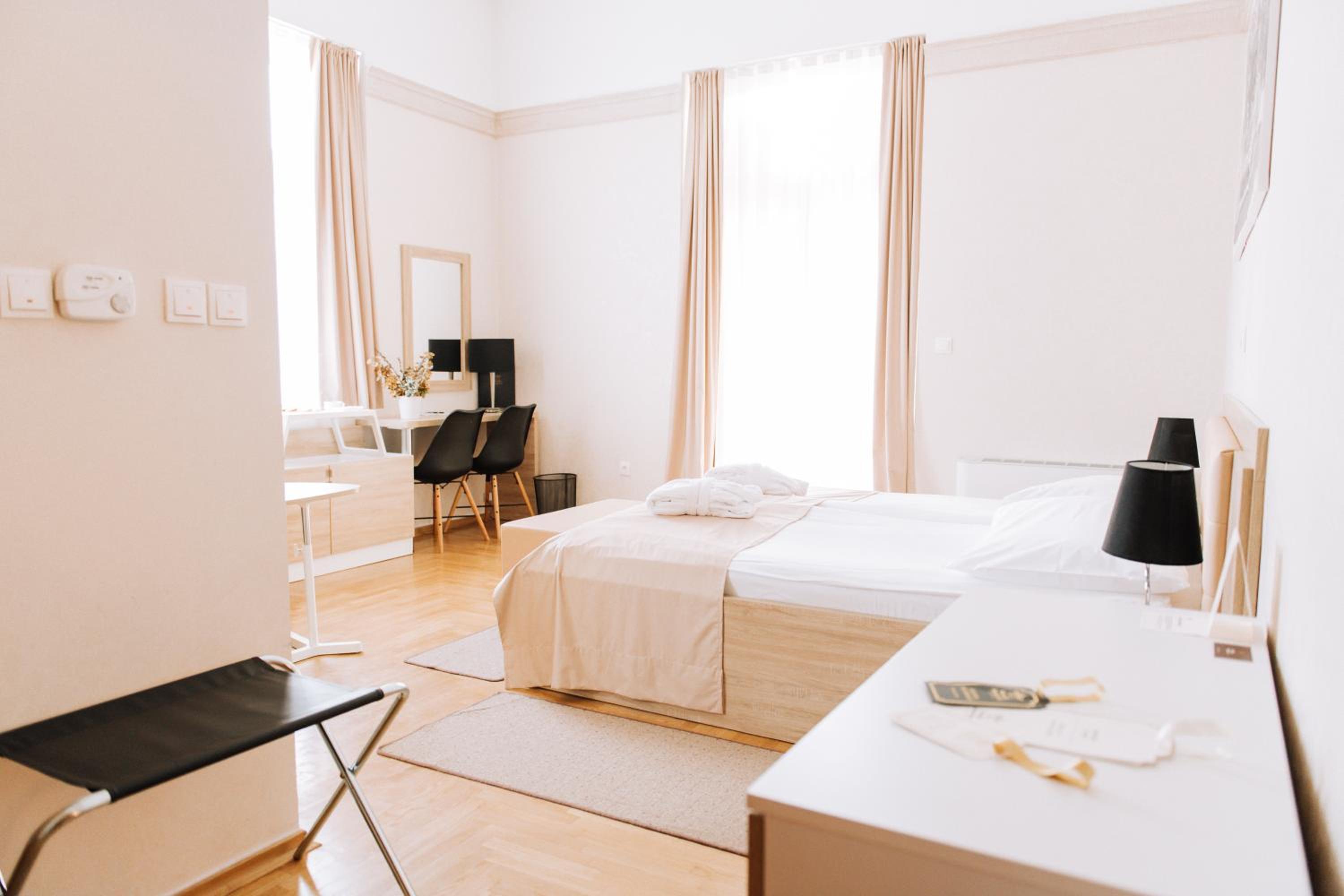 Superior Double Room - Photo 4