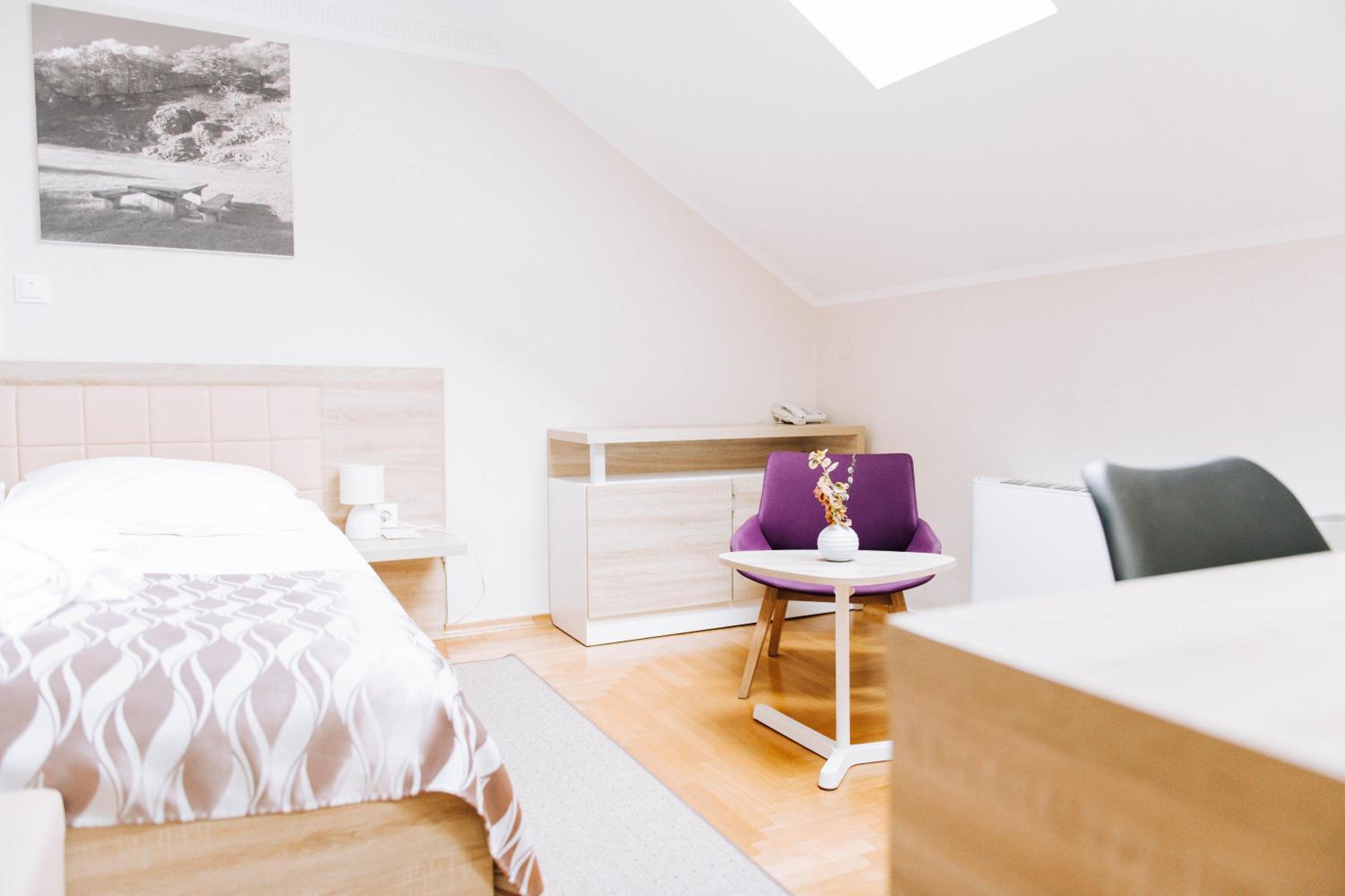 Standard Double Room - Photo 5