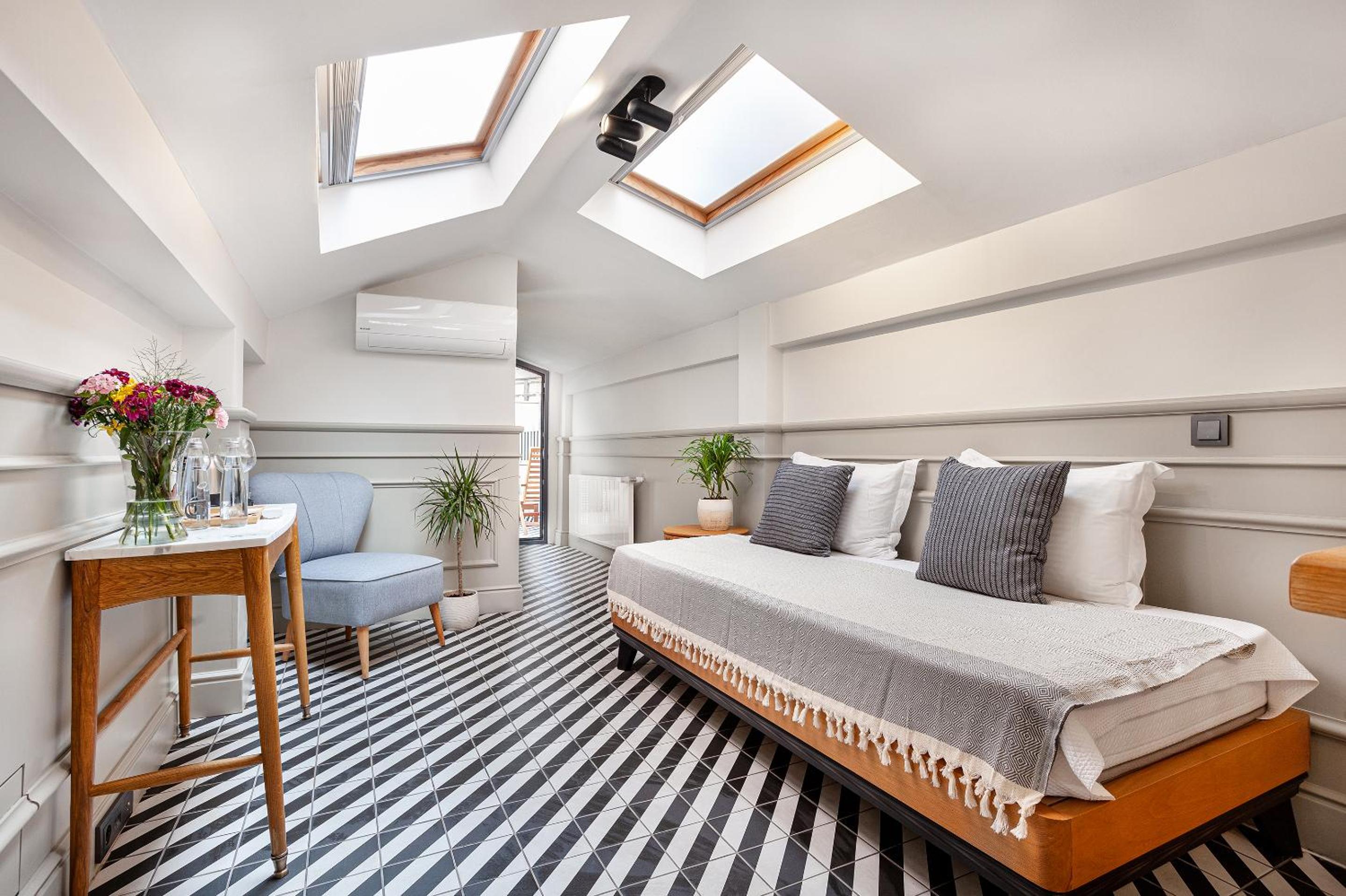 Attic with Balcony photo 3
