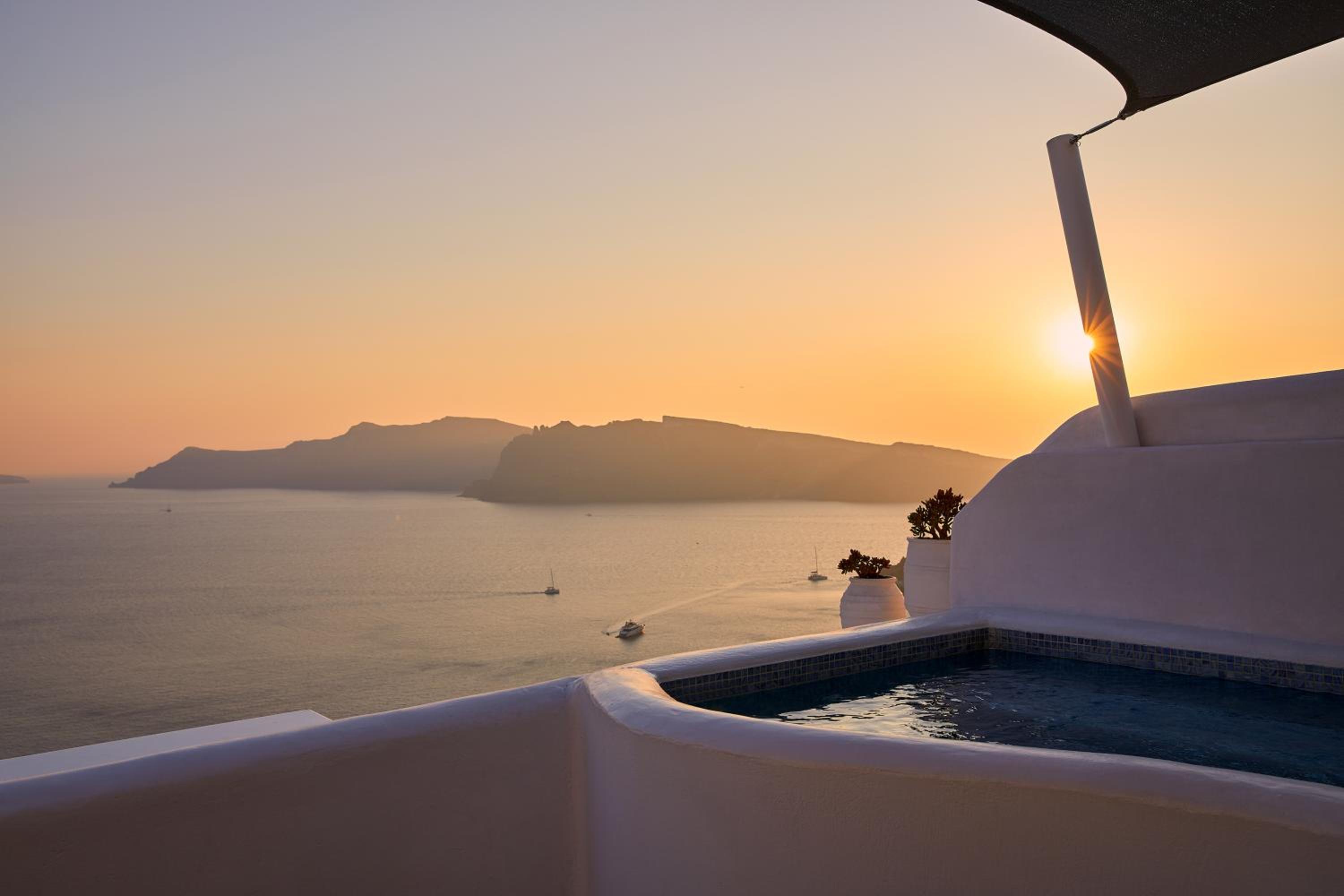 Senior Villa with Outdoor Plunge Pool and Caldera View