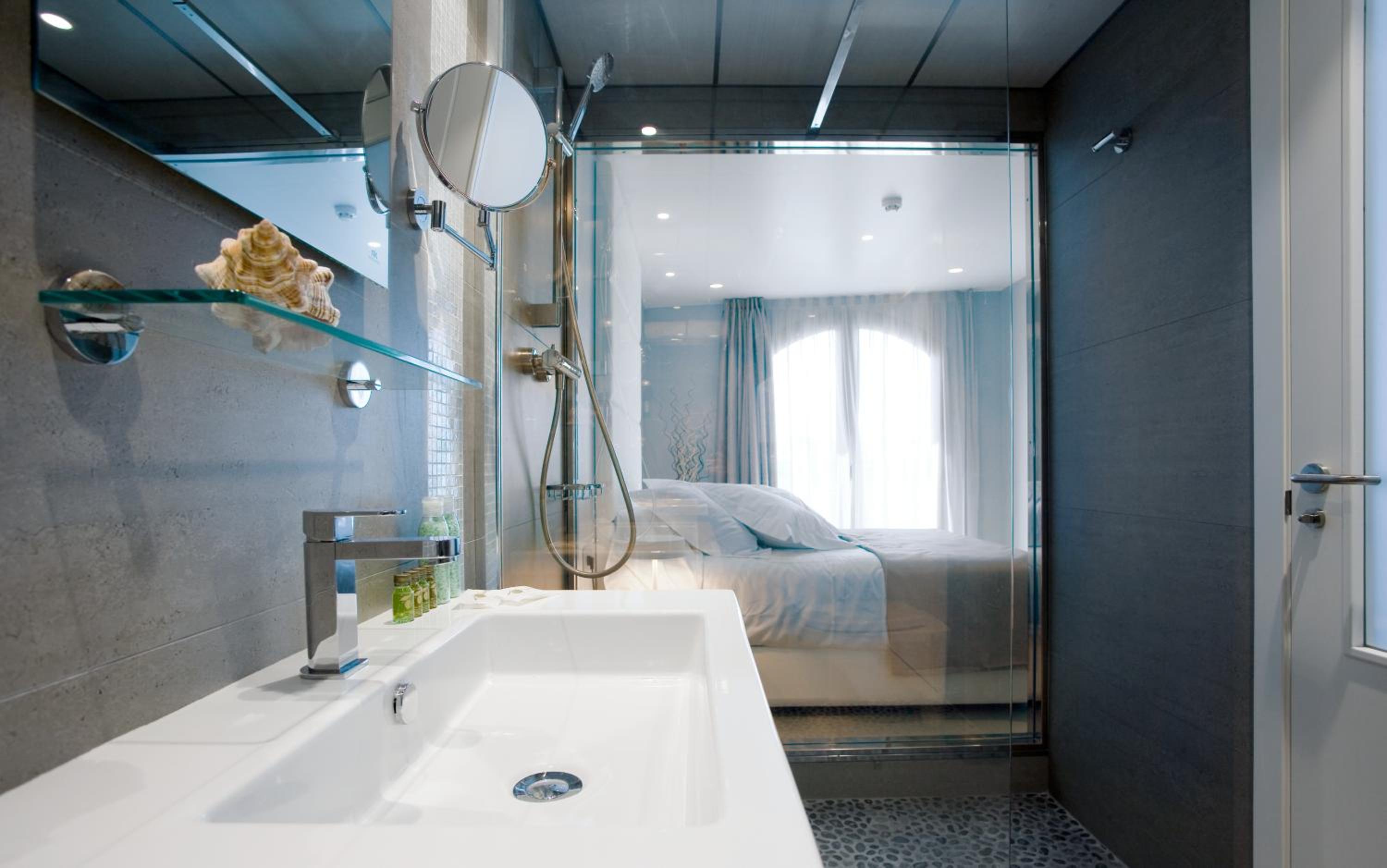 Double Room with Sea View - Photo 12