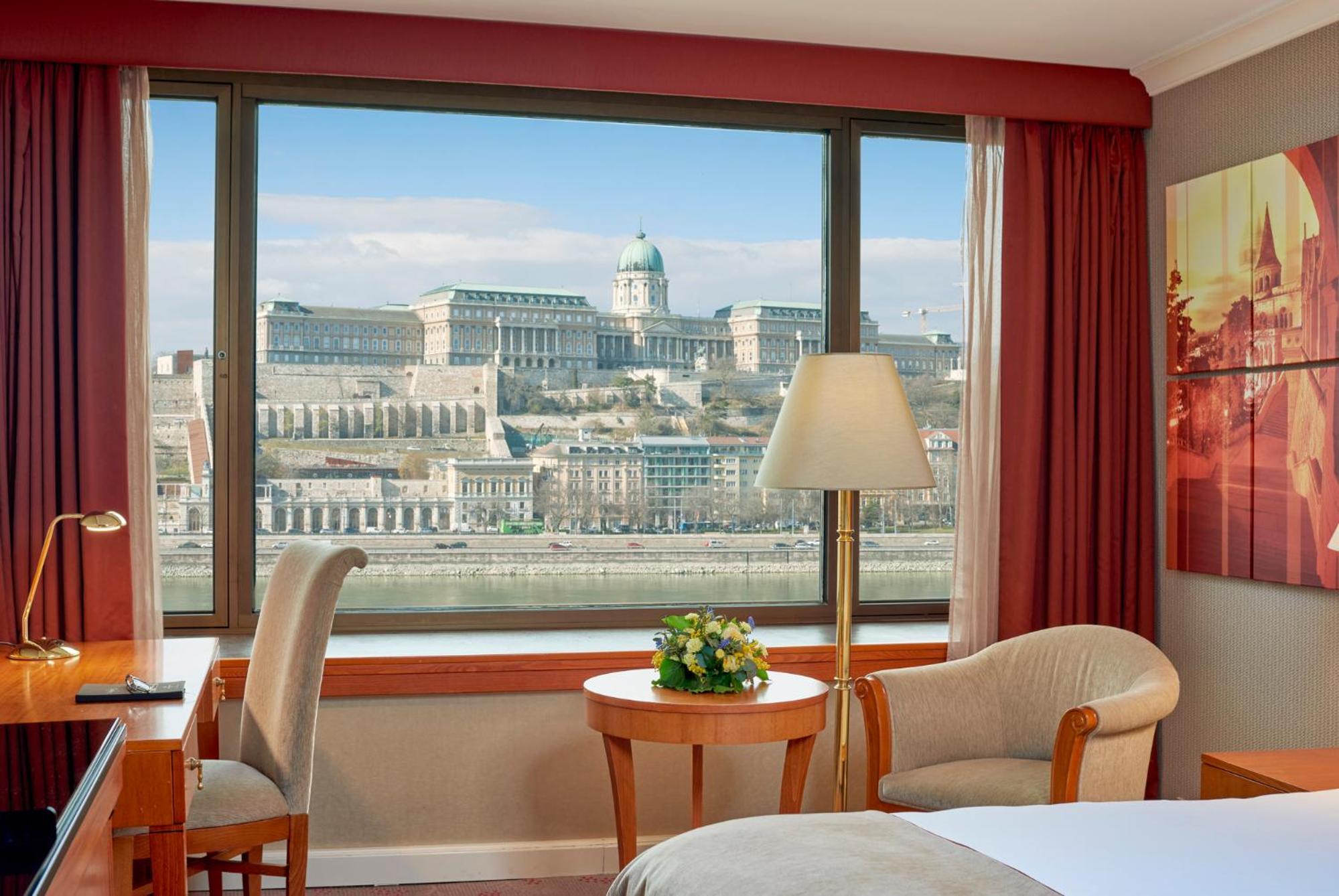 Classic Queen Room with River View - Photo 5