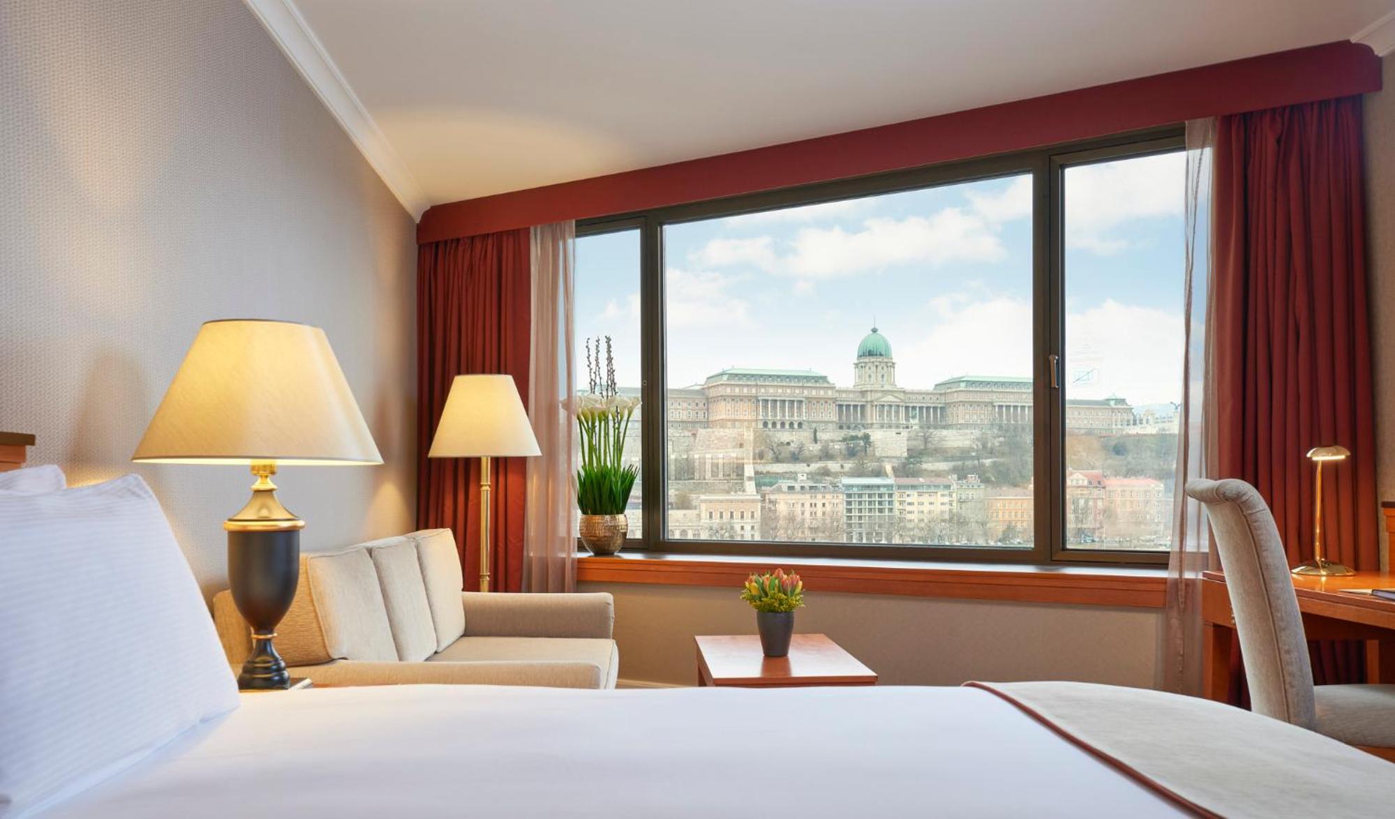 Premium King with Sofa and River View - Photo 5