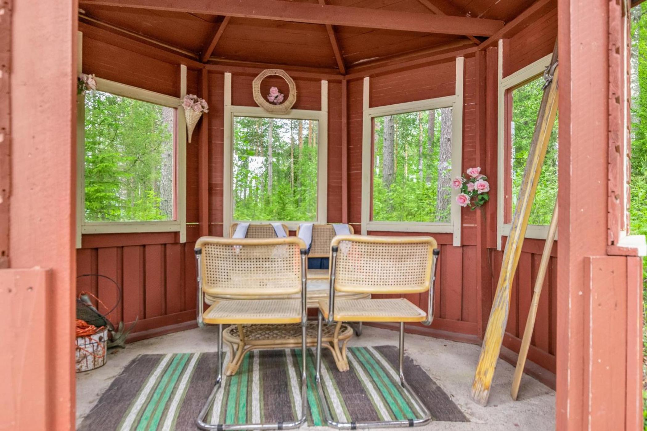 One-Bedroom House - Photo 23