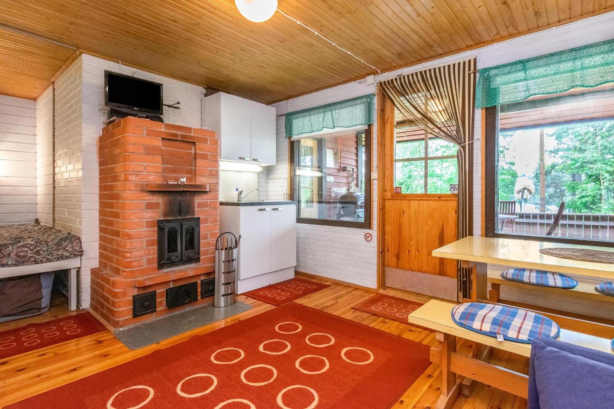 One-Bedroom House - Photo 9