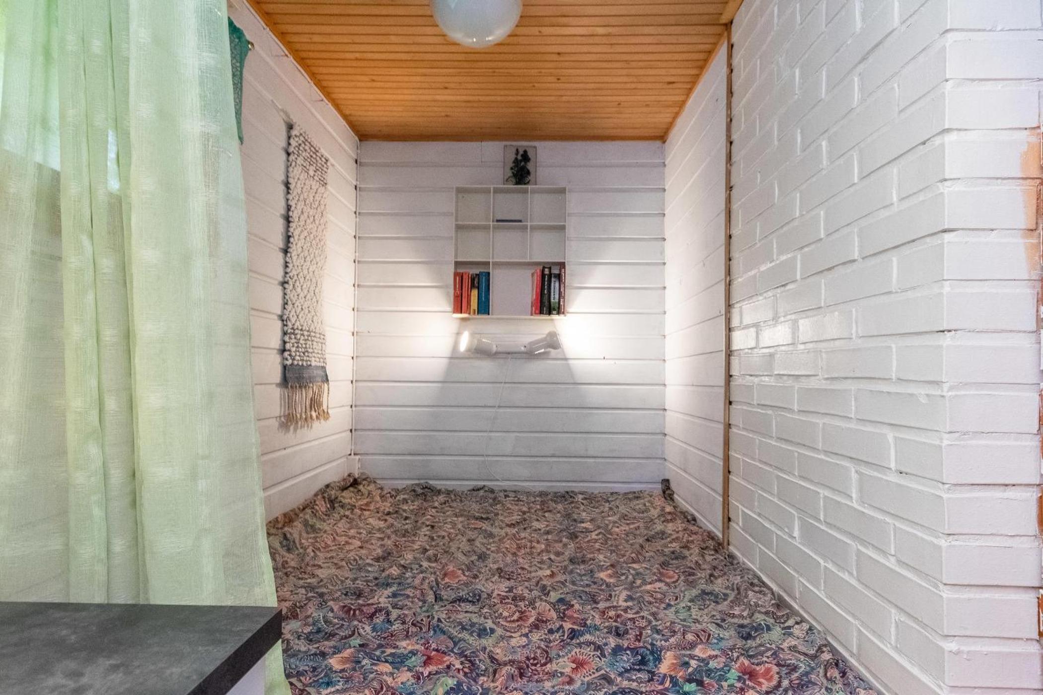 One-Bedroom House - Photo 13