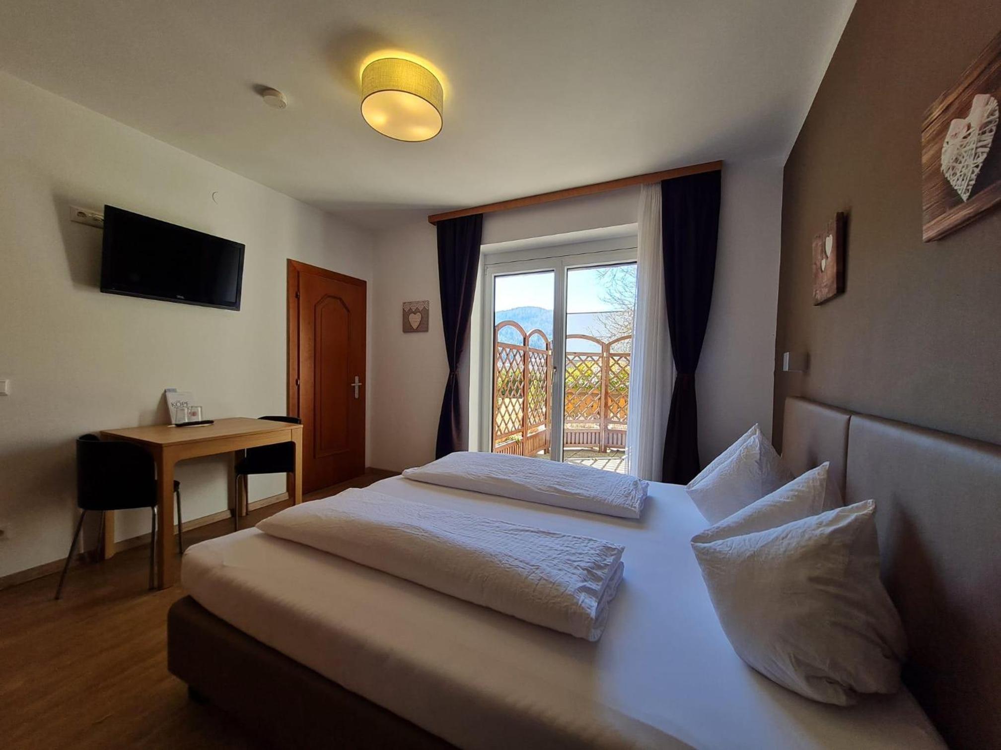 Double Room with Shower - Photo 24