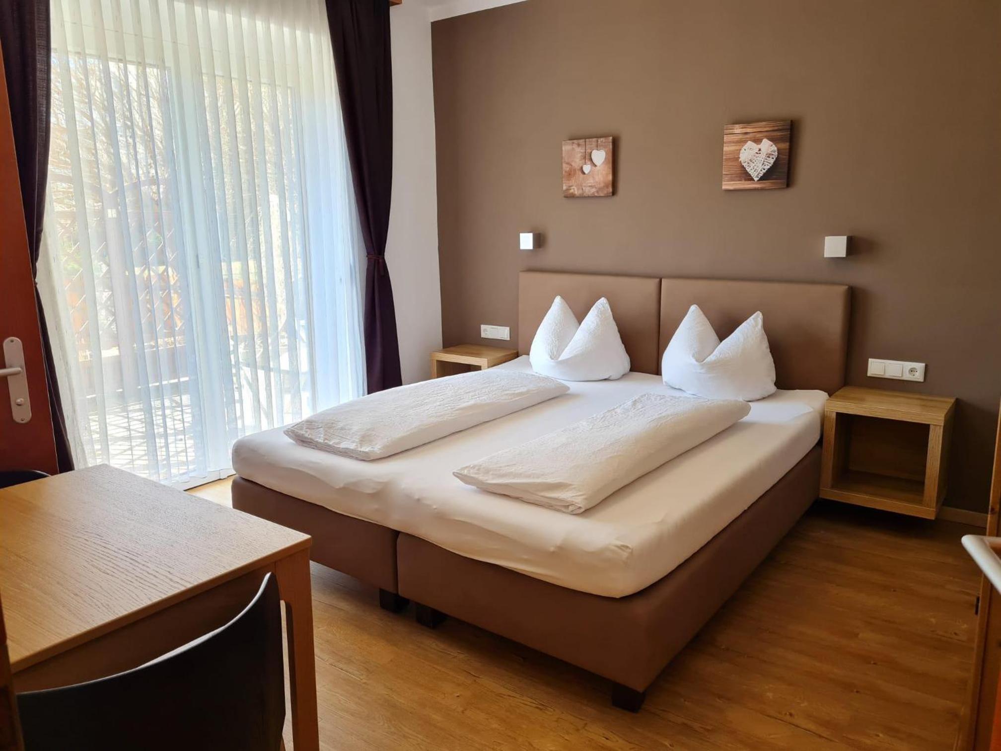 Double Room with Shower - Photo 4