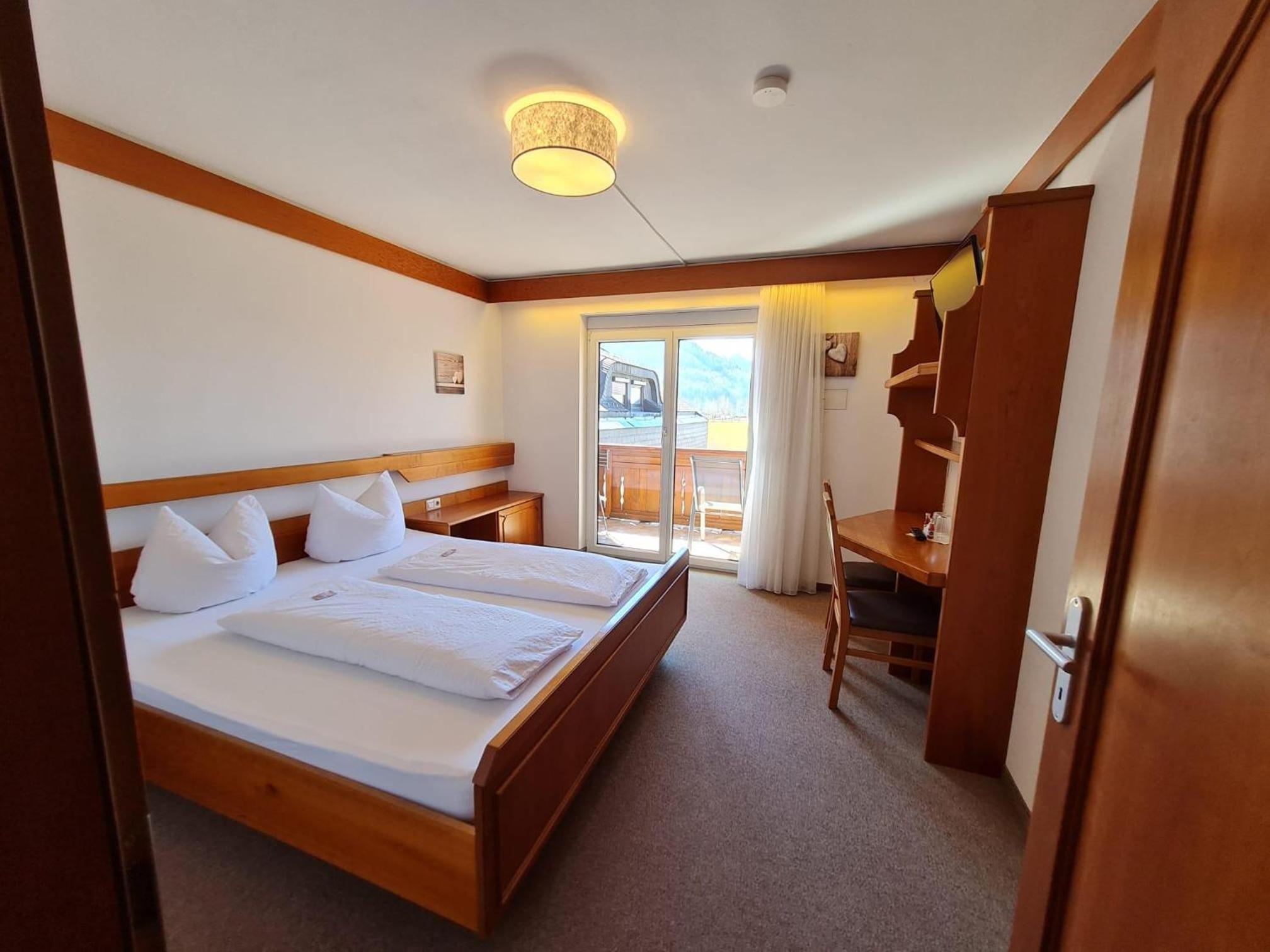Double Room with Shower - Photo 5