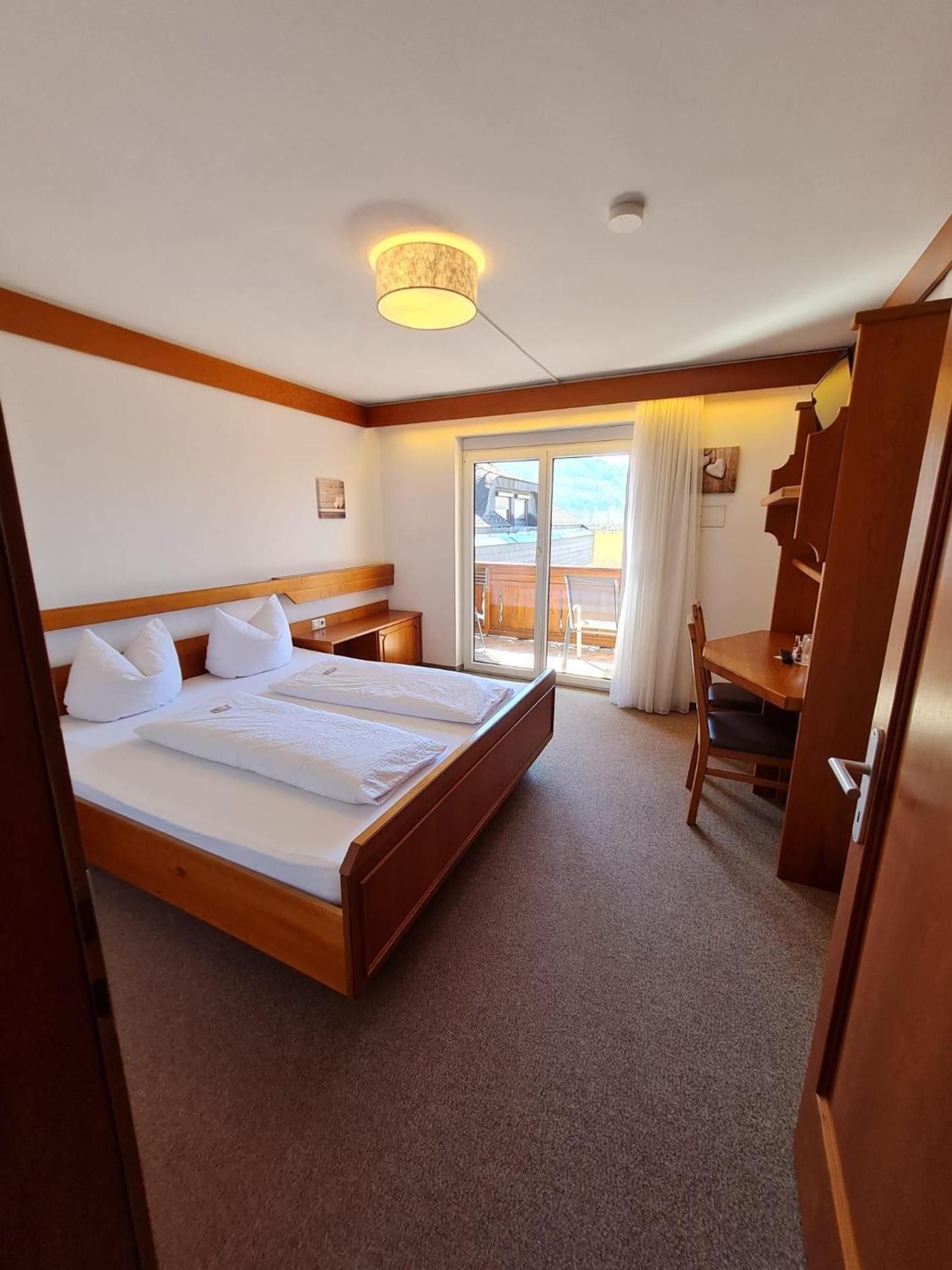 Double Room with Shower - Photo 7